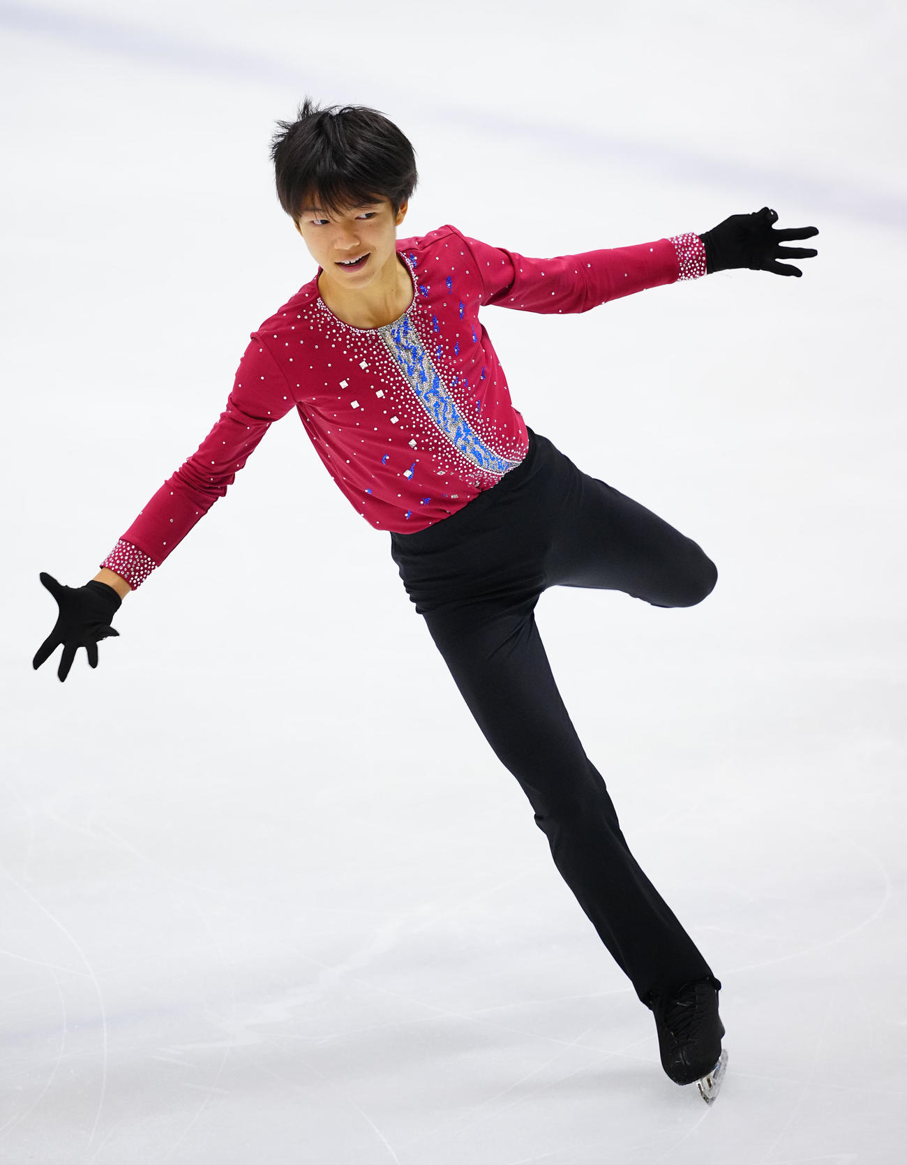 ジュニア男子SPの演技をする岩本（撮影・垰建太）