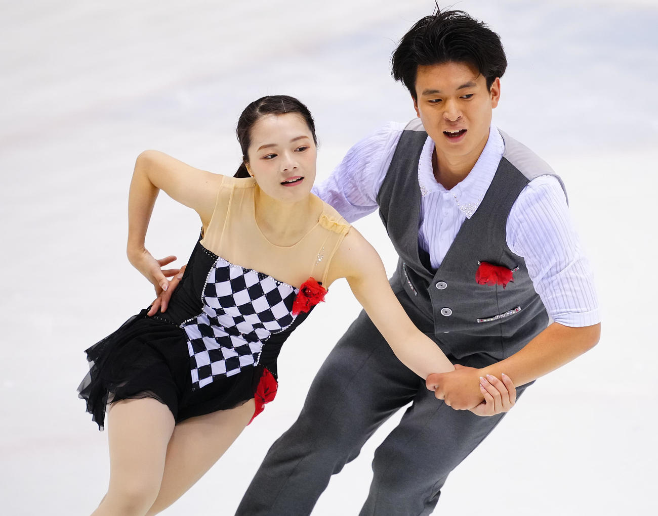 ペアフリーの演技をする籠谷（左）、本田組（撮影・垰建太）