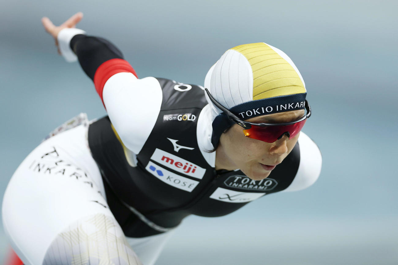 女子1000メートルで滑走する高木美帆（撮影・前田充）