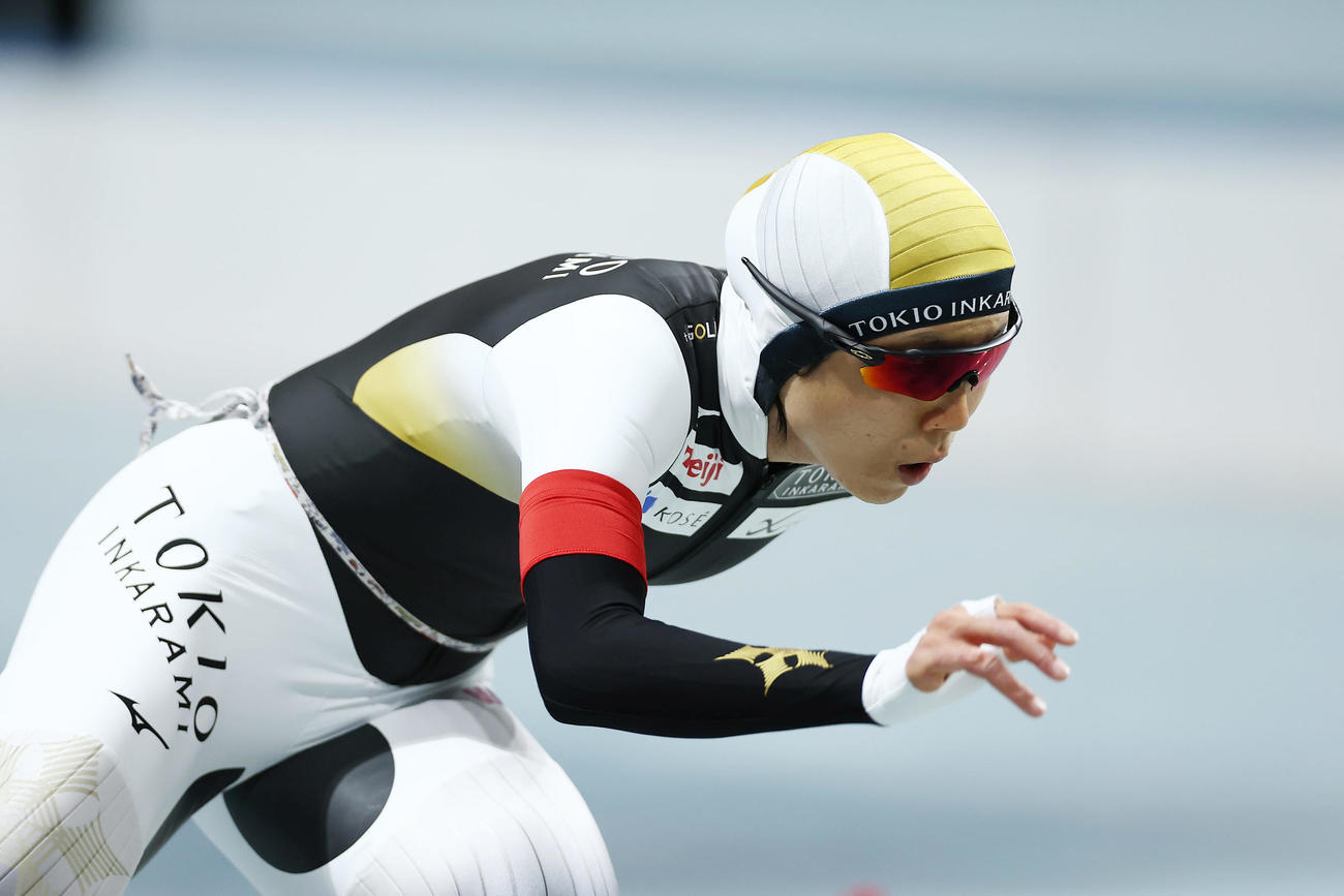 女子1000メートルで滑走する高木美帆（撮影・前田充）