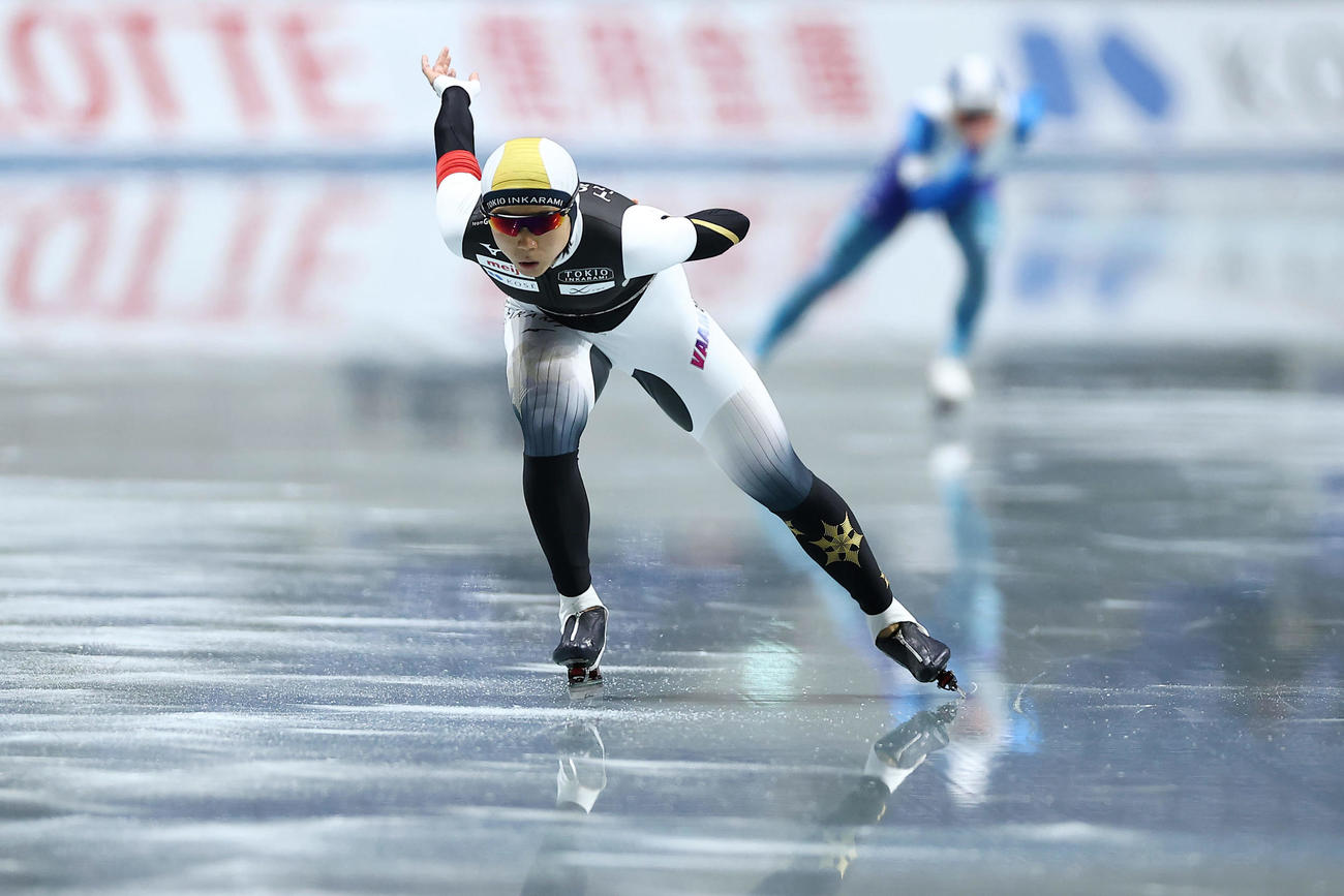 女子1000メートルで滑走する高木美帆（撮影・前田充）