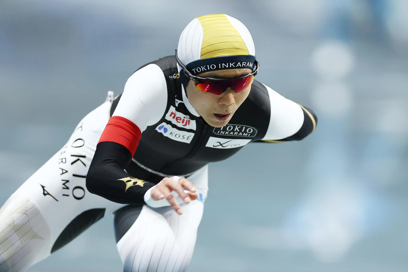 女子1000メートルで滑走する高木美帆（撮影・前田充）