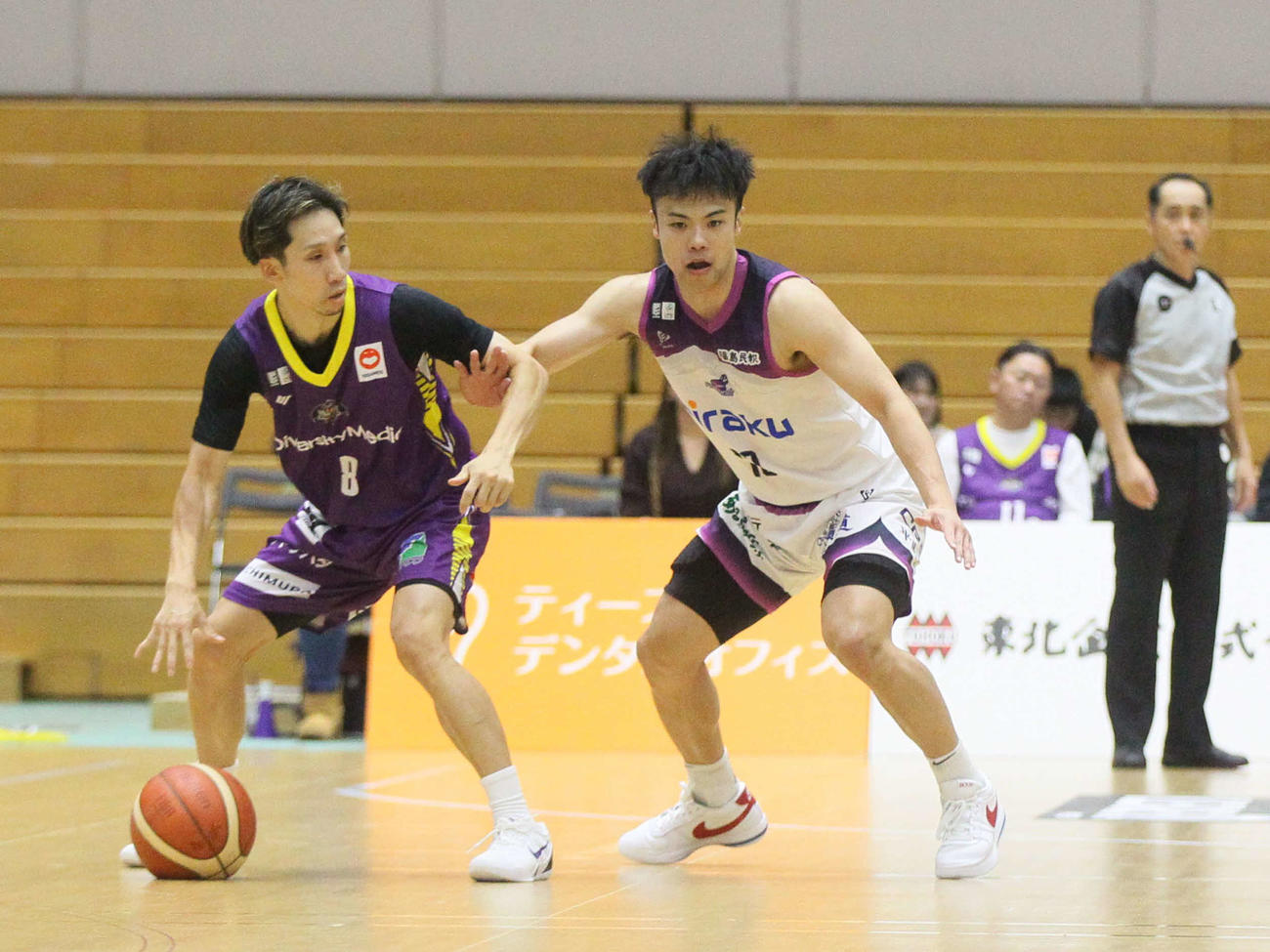 山形対福島　ガードをするB2山形・笠井（撮影・高橋香奈）