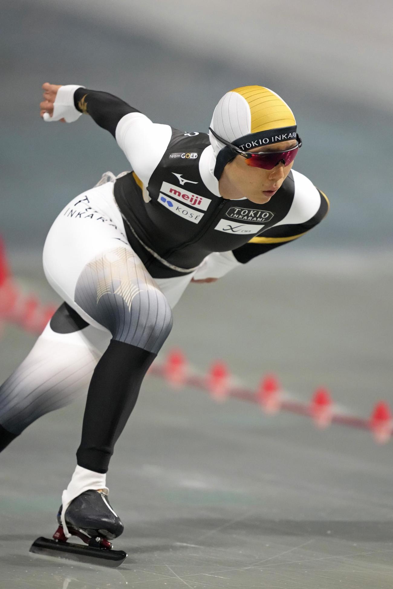 女子1500メートルで滑走する高木美帆（共同）