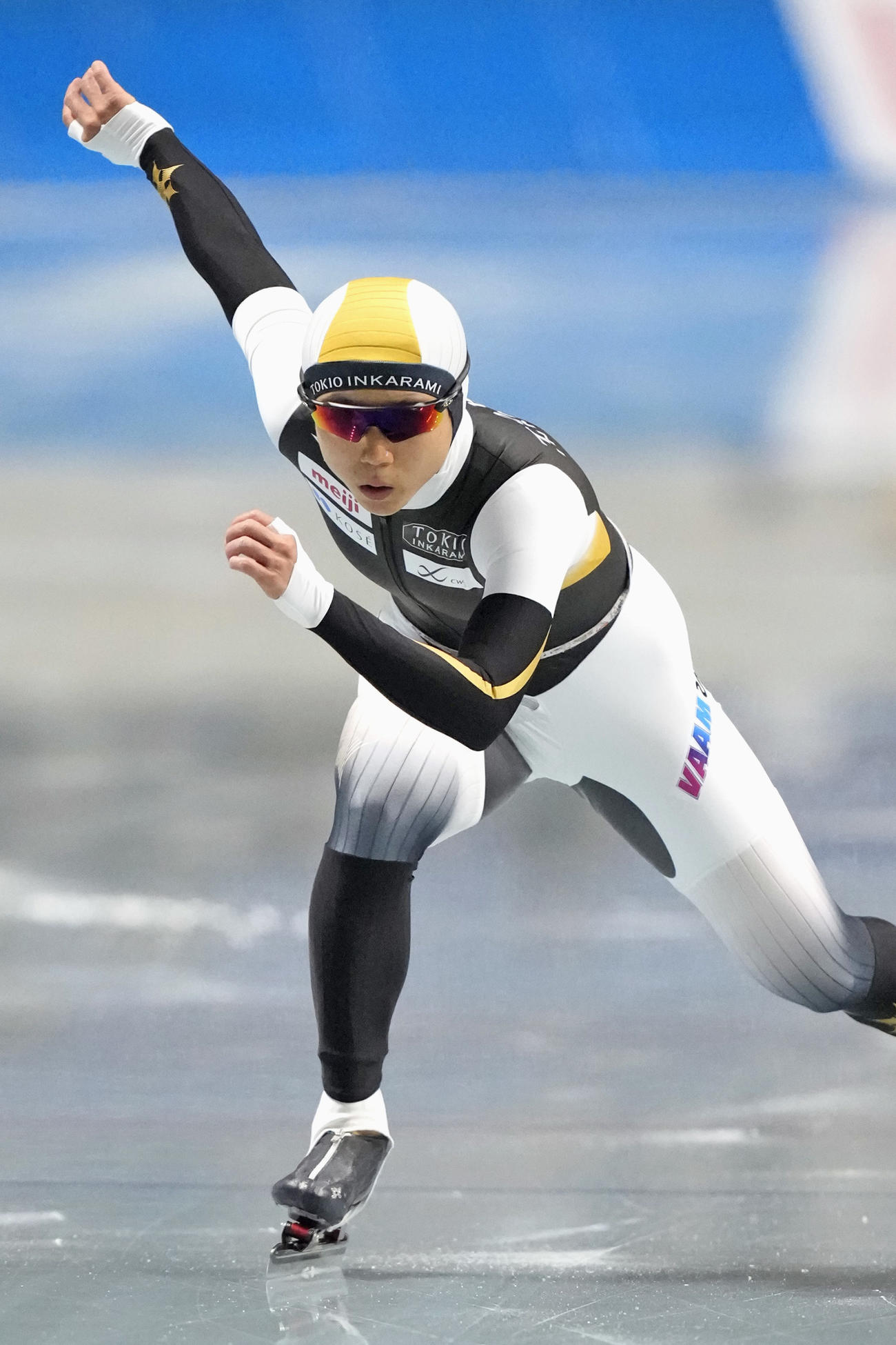 女子1500メートルで滑走する高木美帆（共同）