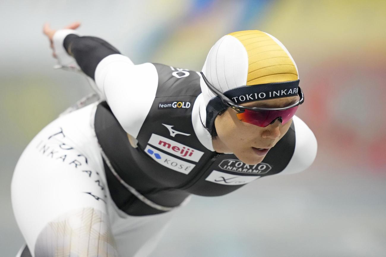女子1500メートル 　滑走する高木美帆（共同）