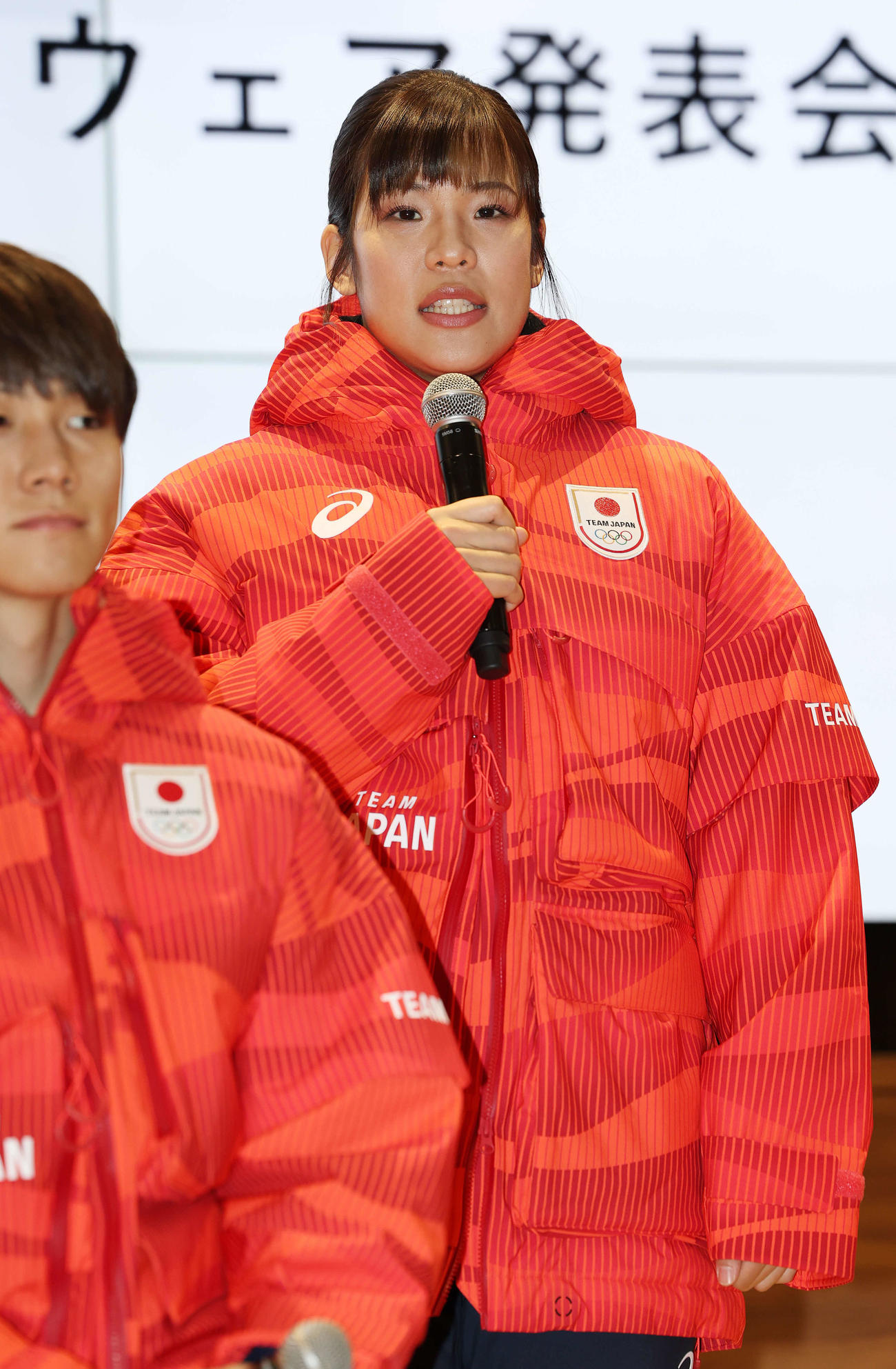 「ミラノ・コルティナ2026五輪・パラリンピック冬季競技大会TEAM JAPANオフィシャルスポーツウエア発表記者会見」で話す浮田（撮影・宮地輝）