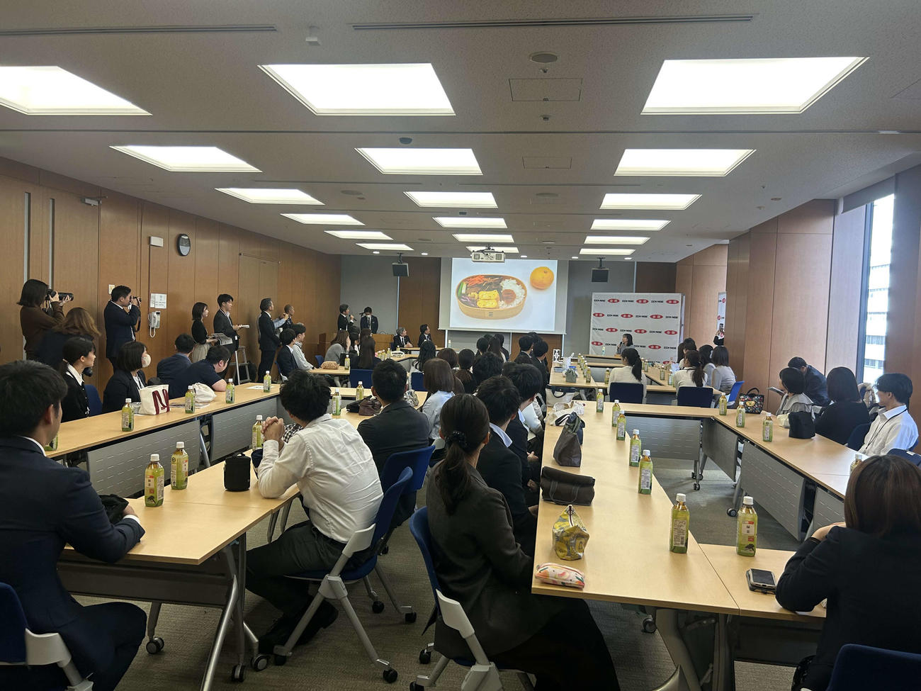 スクリーンに映し出される石川佳純さんのお弁当