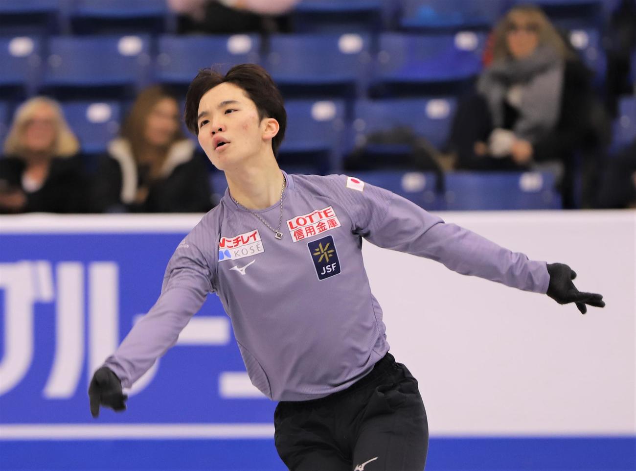 GPシリーズ第3戦スケートカナダ　公式練習で調整する友野（撮影・藤塚大輔）