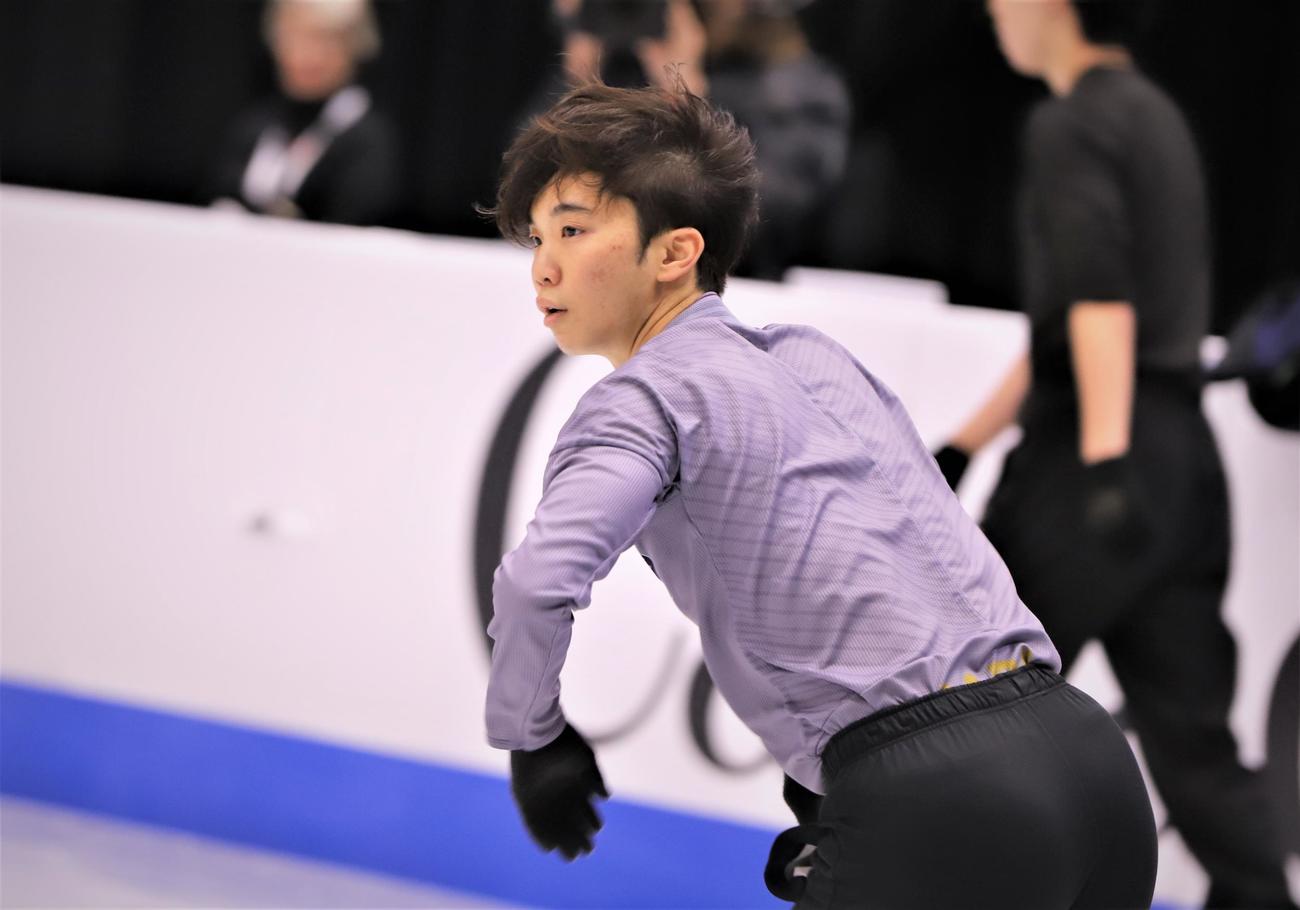 GPシリーズ第3戦スケートカナダ　公式練習で調整する友野（撮影・藤塚大輔）