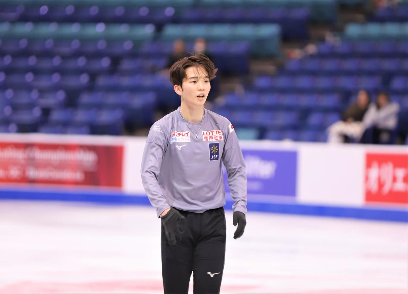 GPシリーズ第3戦スケートカナダ　公式練習で調整する友野（撮影・藤塚大輔）