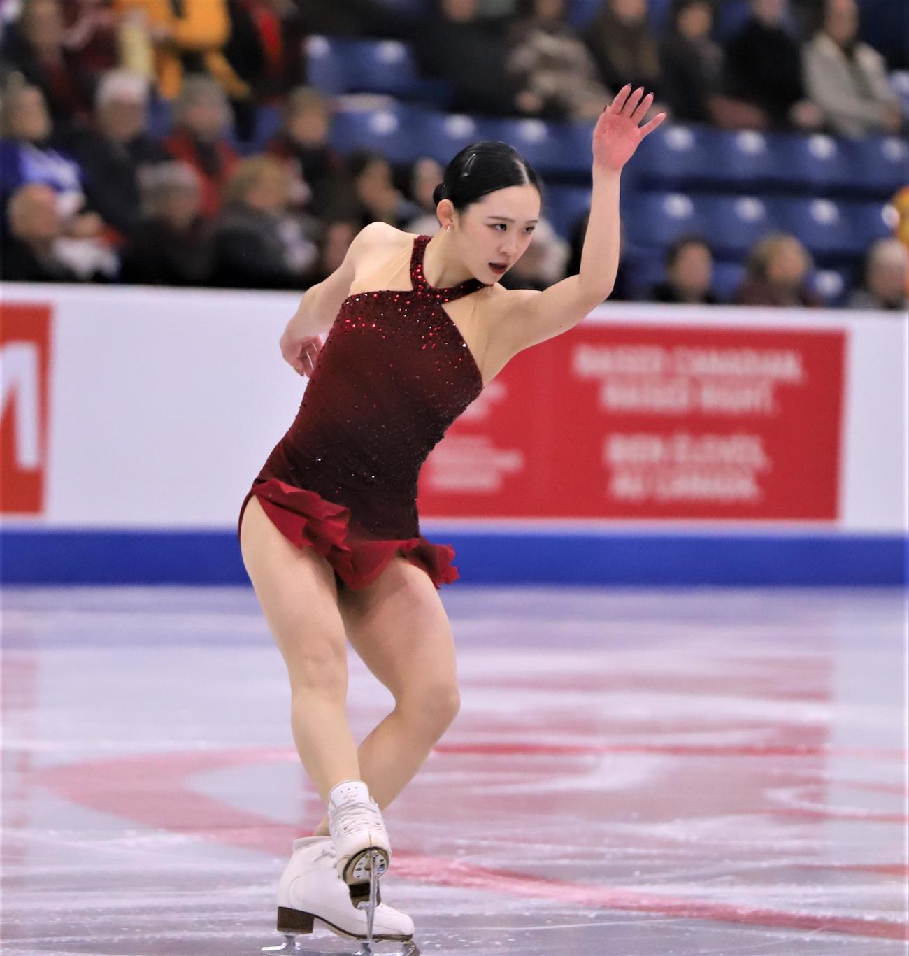 GPシリーズ第3戦スケートカナダ　女子SPで演技を披露する青木（撮影・藤塚大輔）
