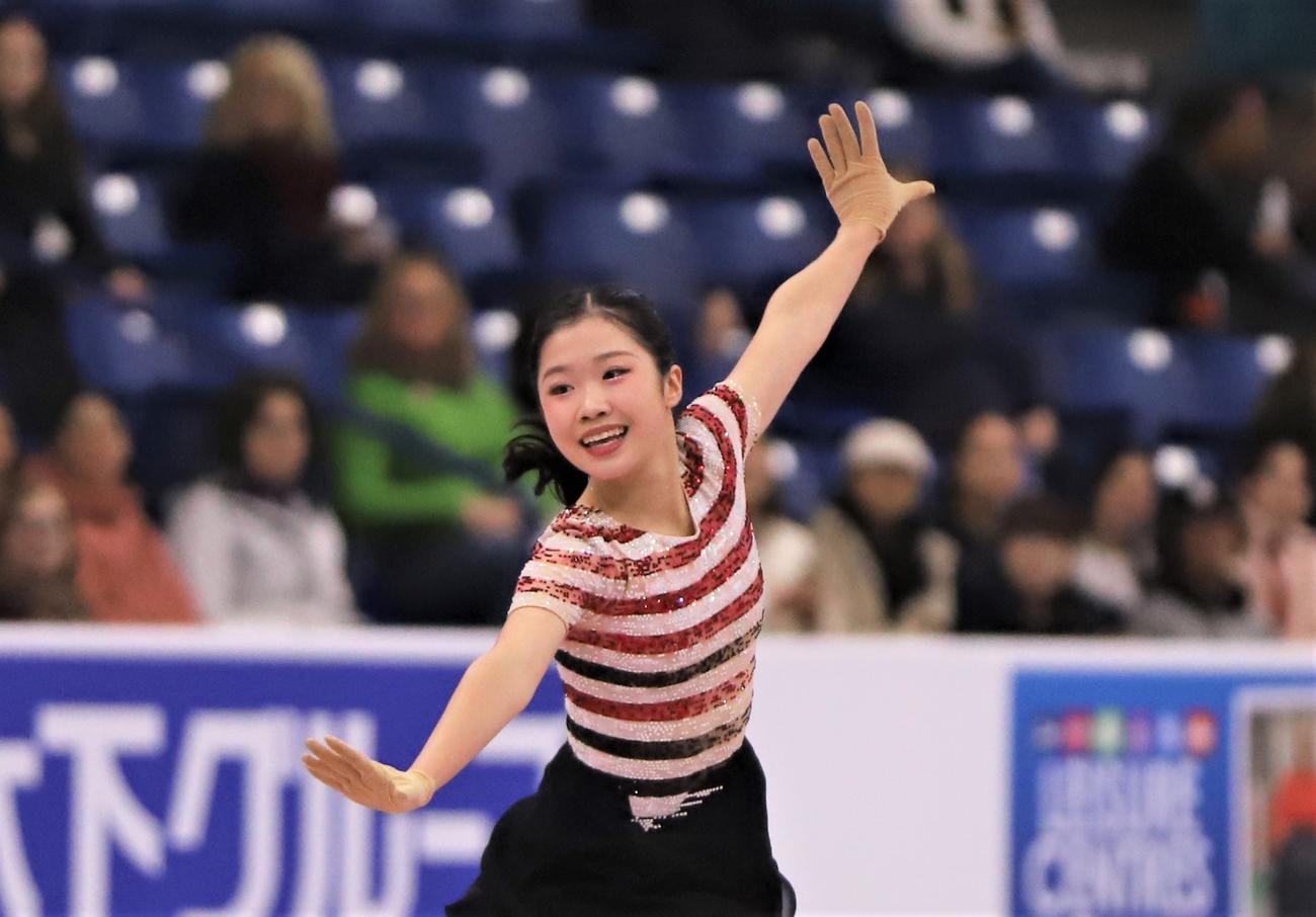 GPシリーズ第3戦スケートカナダ　女子SPで演技を披露する中井（撮影・藤塚大輔）
