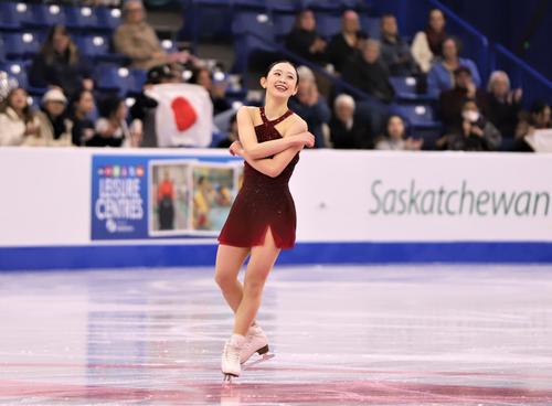 GPシリーズ第3戦スケートカナダ　女子SPを終えて晴れやかな表情を見せる青木（撮影・藤塚大輔）