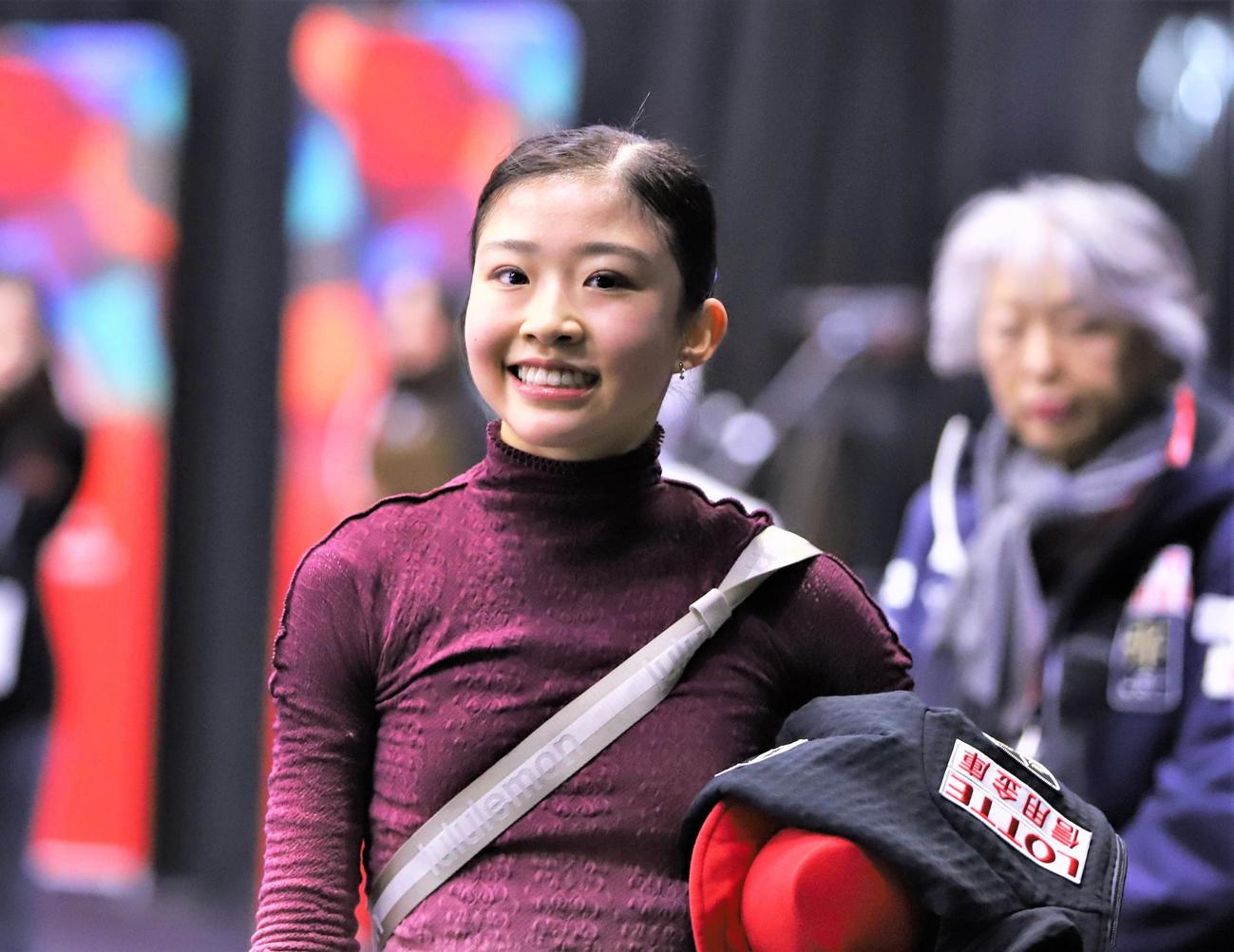 GPシリーズ第3戦スケートカナダ　女子フリーへ向けた公式練習から引きあげる千葉（撮影・藤塚大輔）