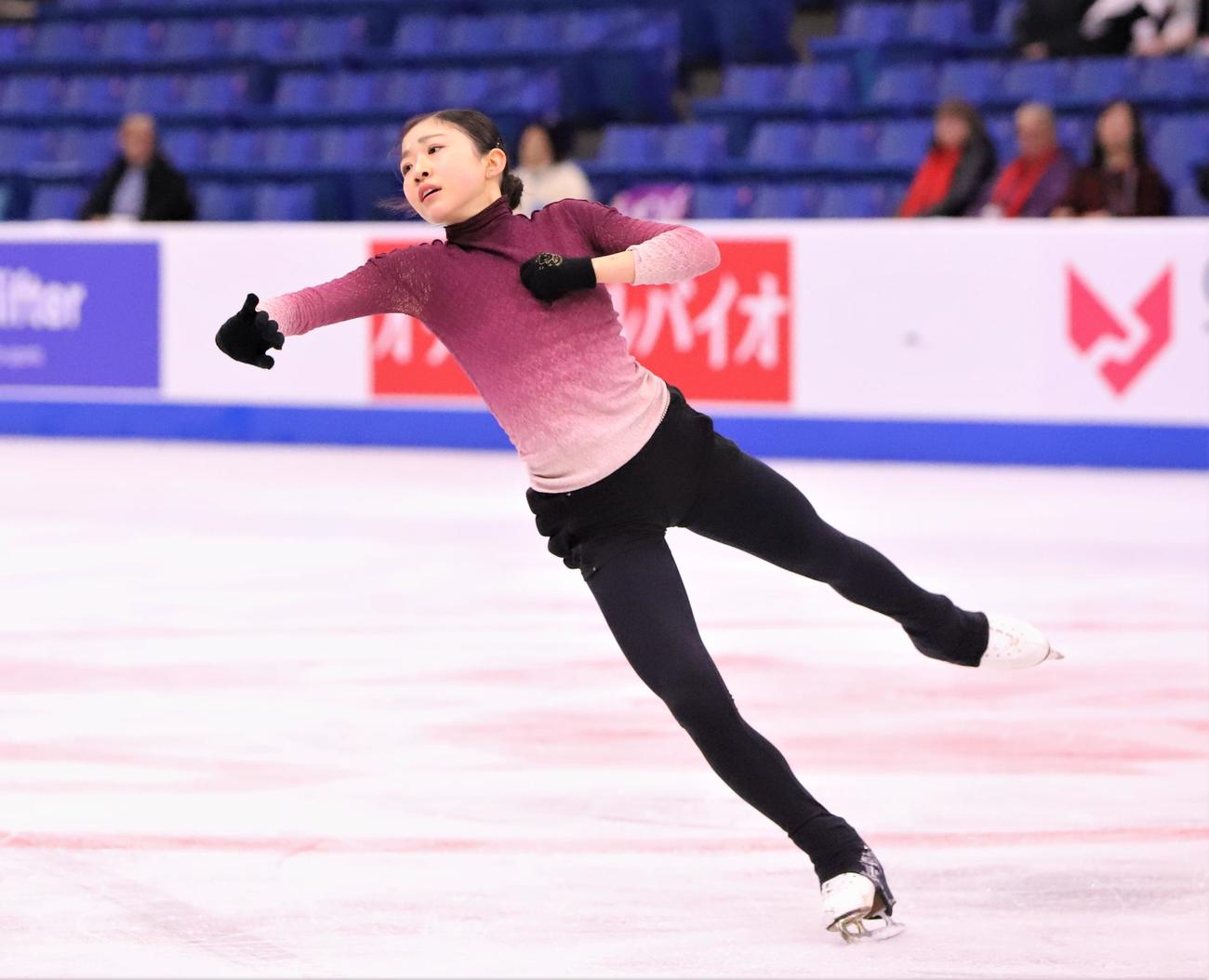 GPシリーズ第3戦スケートカナダ　女子フリーへ向けた公式練習に参加した千葉（撮影・藤塚大輔）