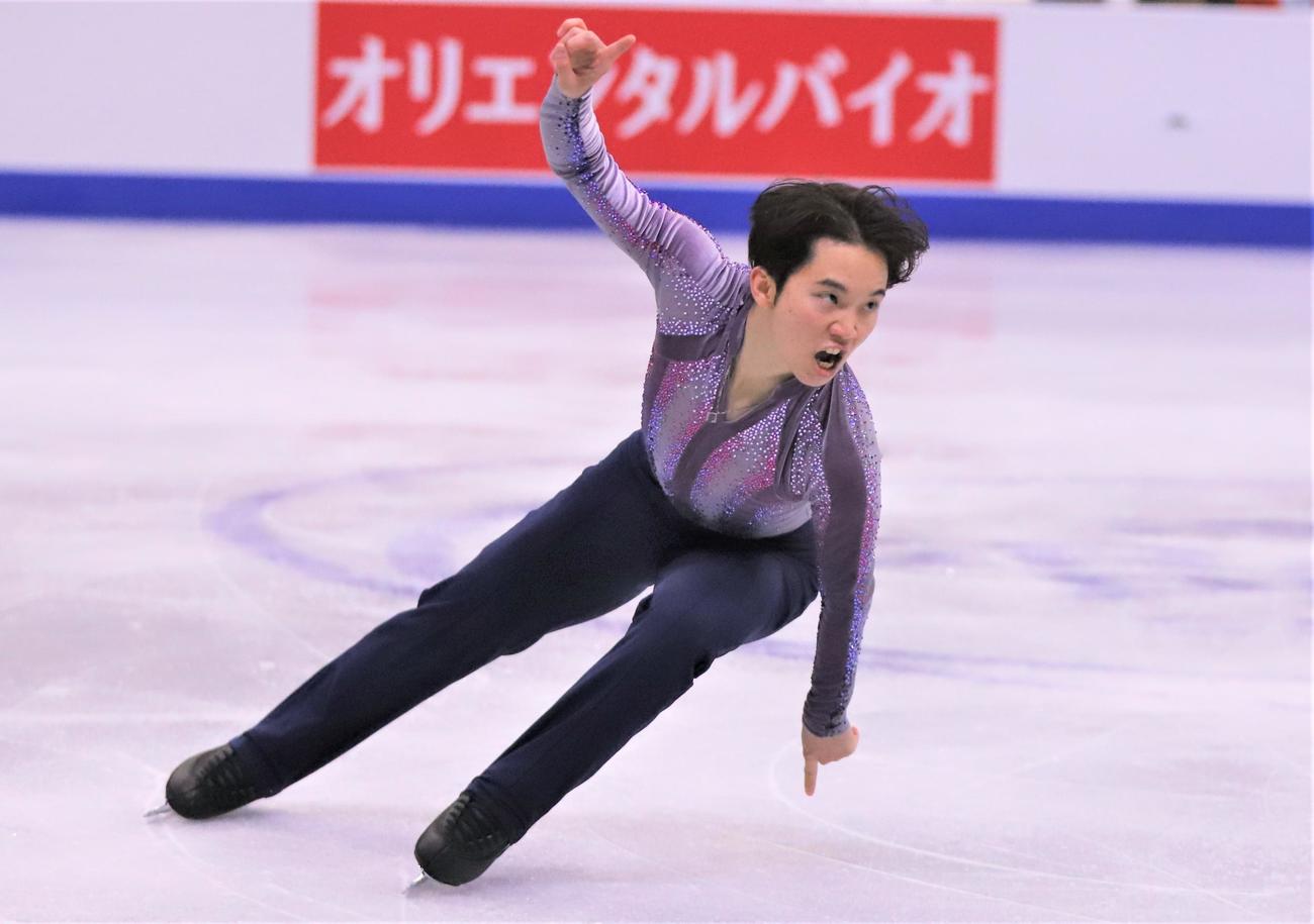 GPシリーズ第3戦スケートカナダ　男子SPで演技を披露する友野（撮影・藤塚大輔）