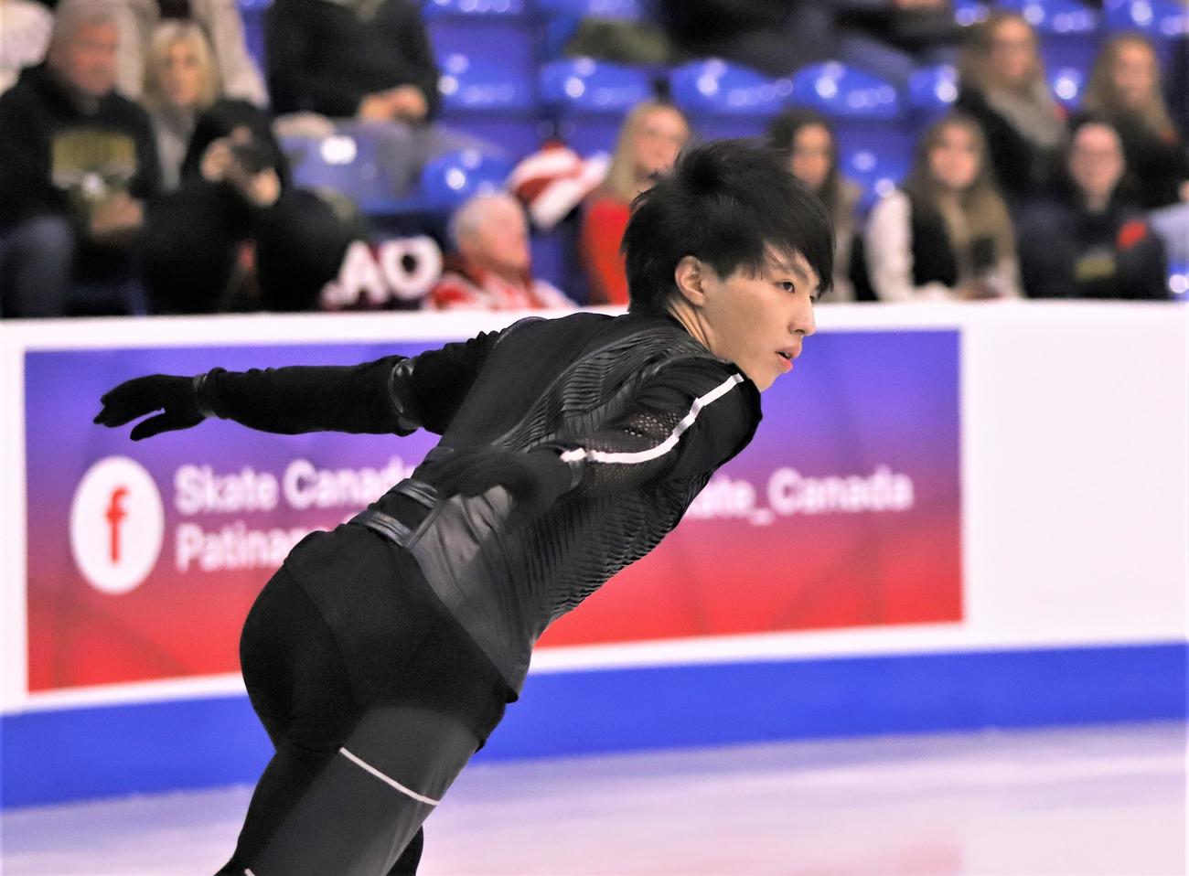 GPシリーズ第3戦スケートカナダ　男子SPで演技を披露する三浦（撮影・藤塚大輔）