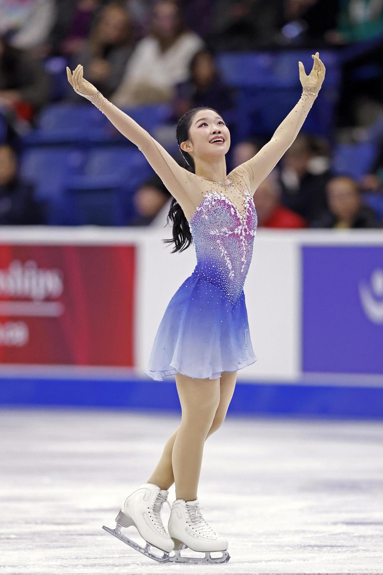 女子フリーの演技を終えあいさつする中井亜美（共同）