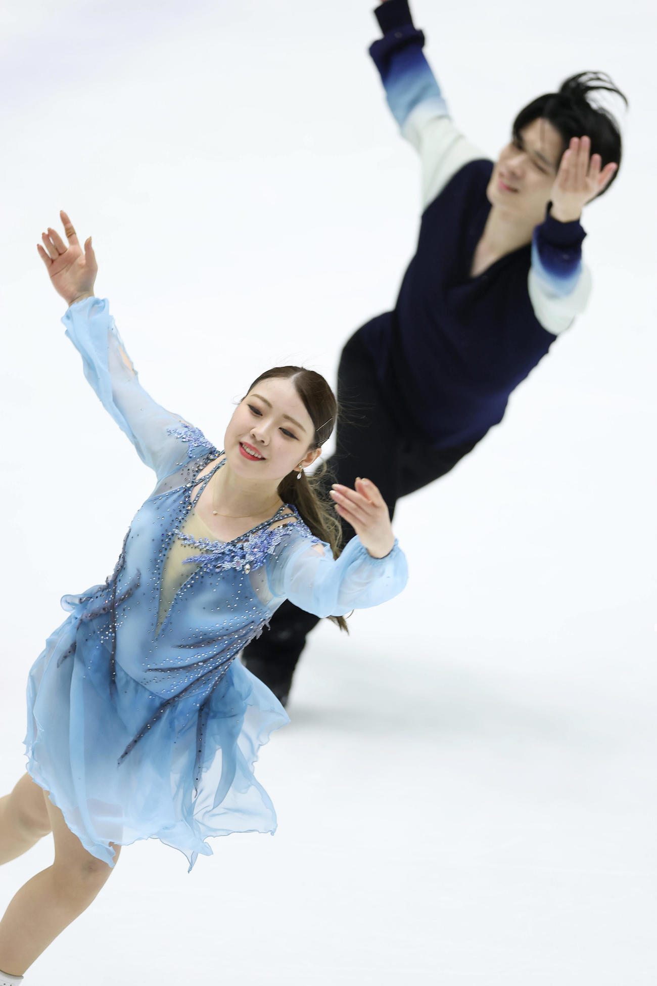 フリーダンスで演技する紀平（左）、西山組（撮影・前田充）