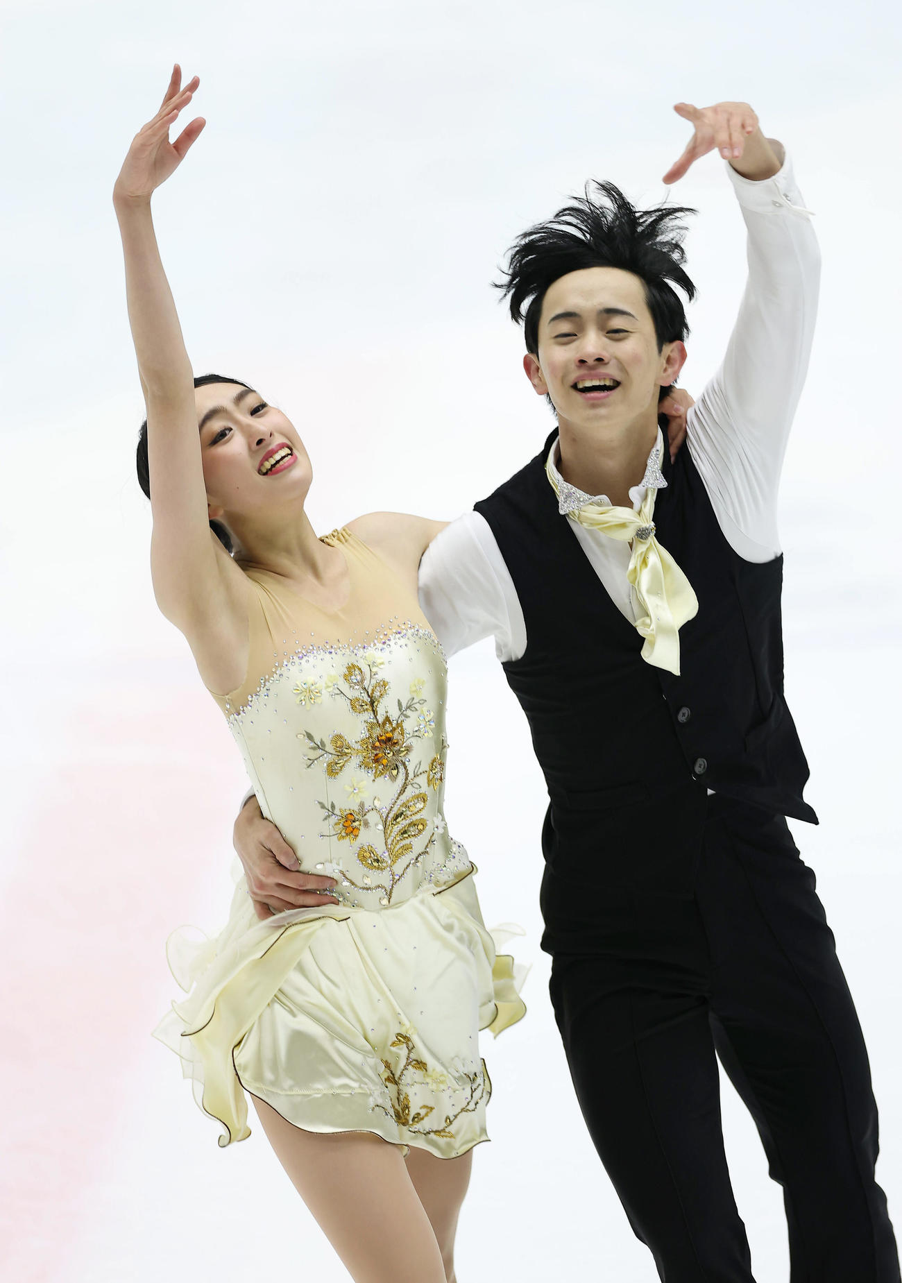 フリーダンスで演技する櫛田（左）、島田組（撮影・前田充）