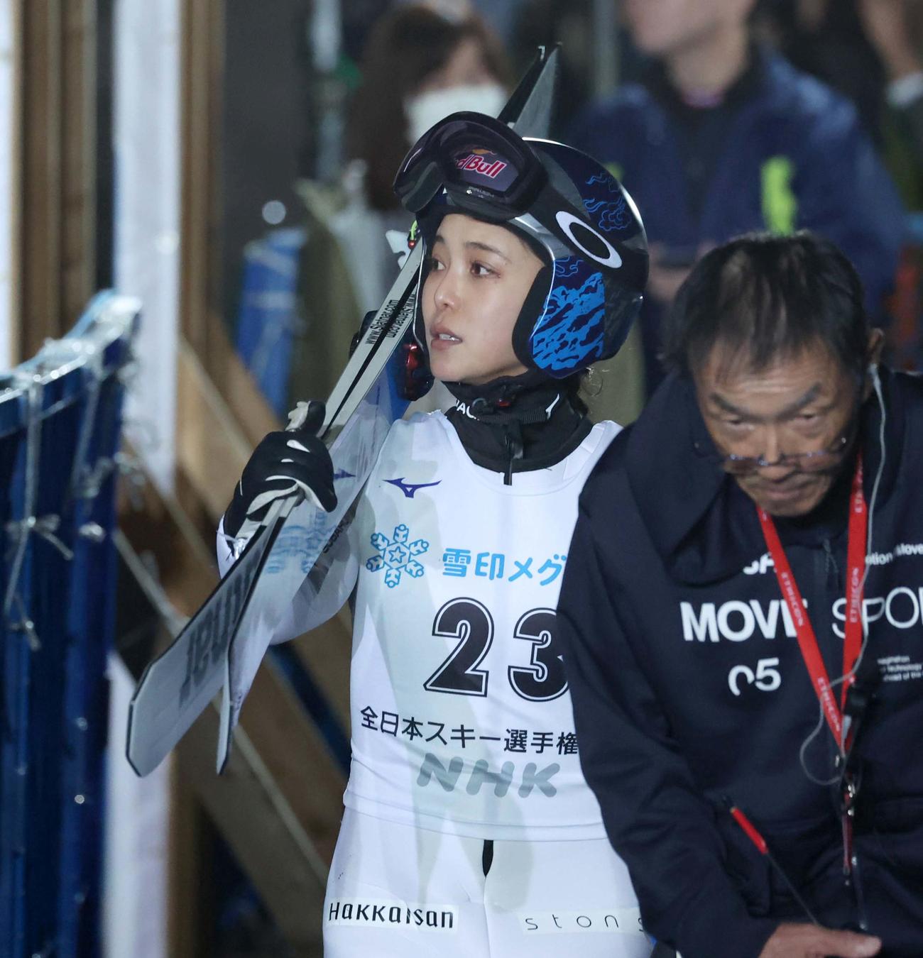4位に入り引き揚げる高梨（撮影・黒川智章）