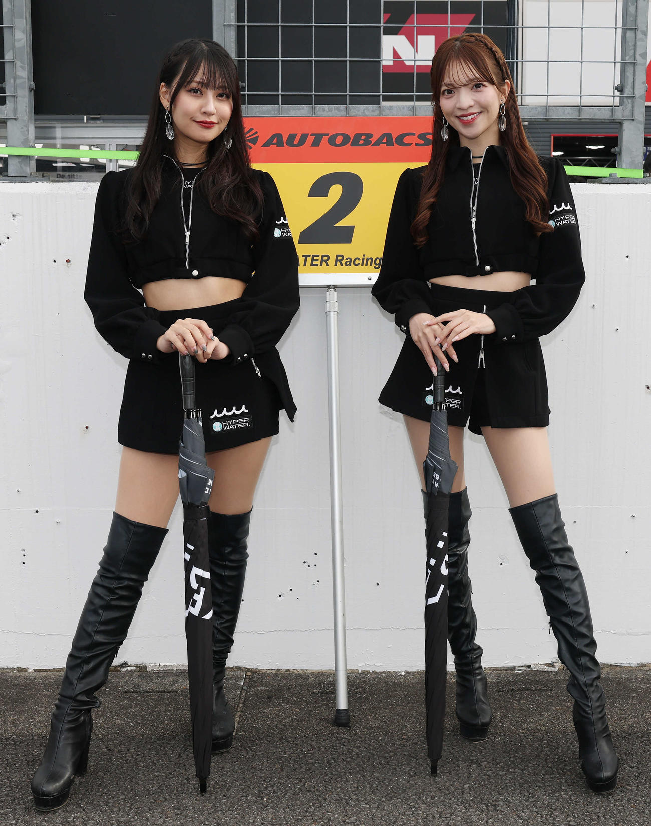 サーキットを彩るレースアンバサダー（撮影・宮地輝）