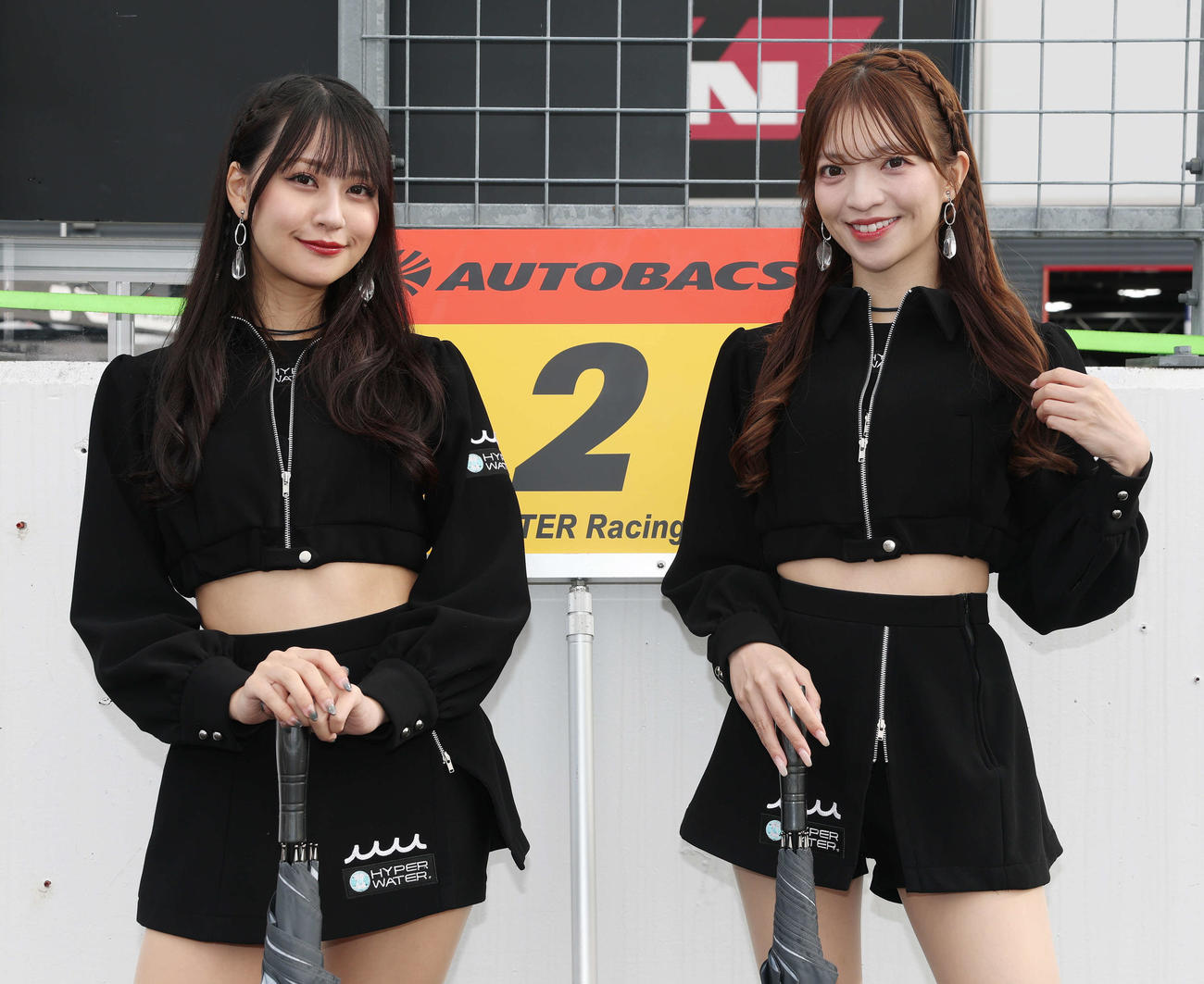 サーキットを彩るレースアンバサダー（撮影・宮地輝）