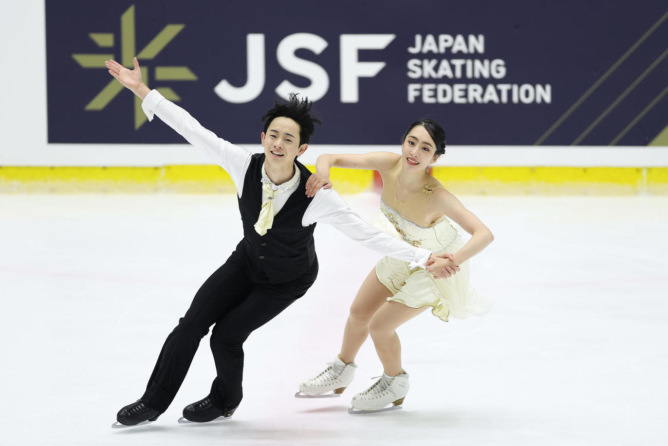 フリーダンスで演技する櫛田（右）、島田組（撮影・前田充）