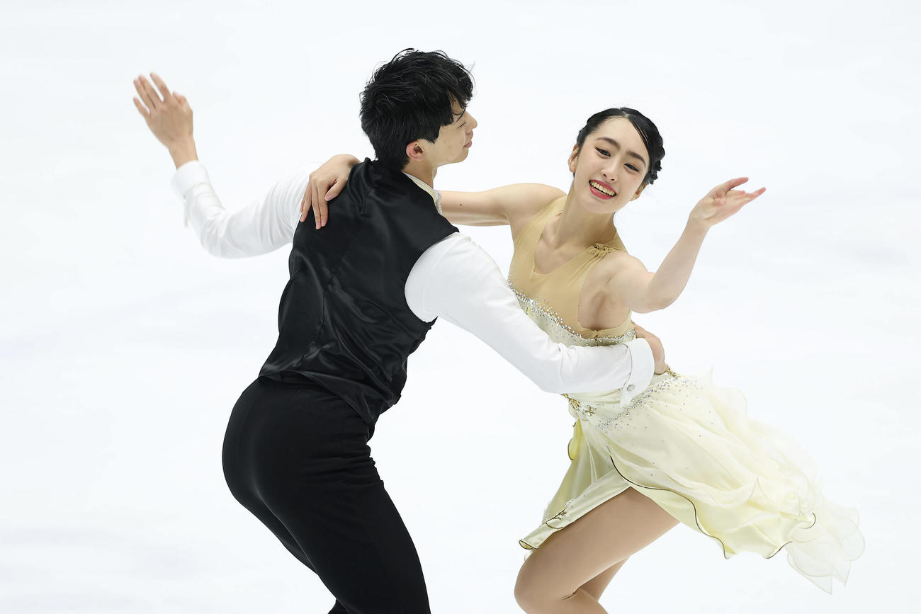 フリーダンスで演技する櫛田（右）、島田組（撮影・前田充）