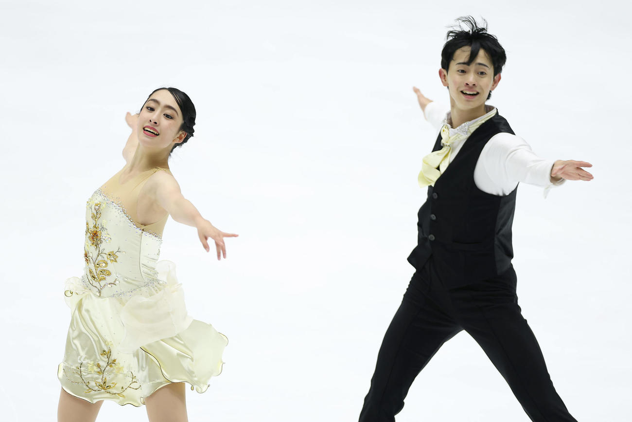 フリーダンスで演技する櫛田（左）、島田組（撮影・前田充）