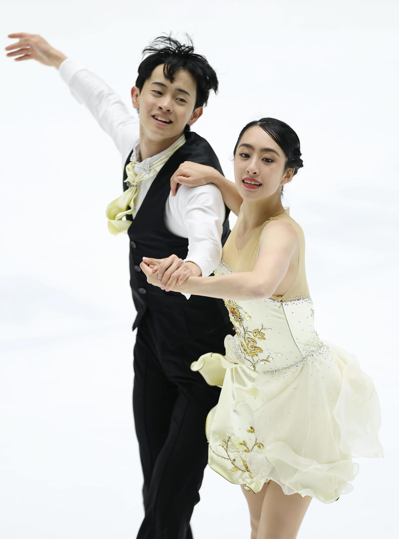 フリーダンスで演技する櫛田（右）、島田組（撮影・前田充）