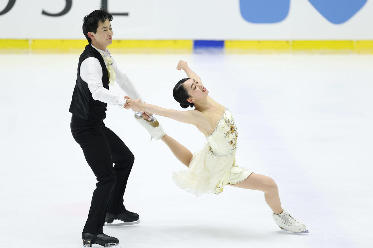 フリーダンスで演技する櫛田（右）、島田組（撮影・前田充）