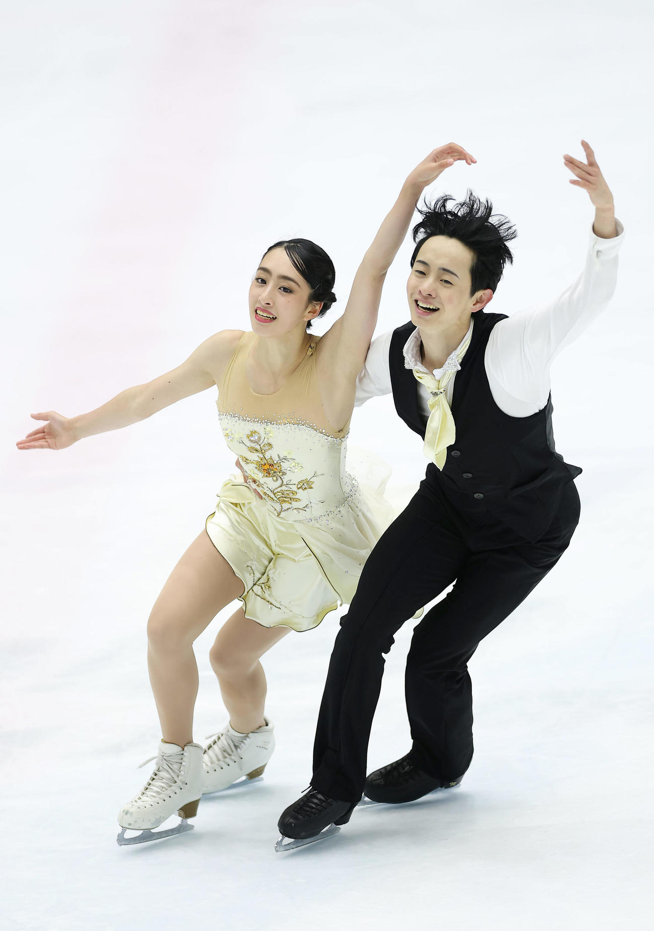 フリーダンスで演技する櫛田（左）、島田組（撮影・前田充）