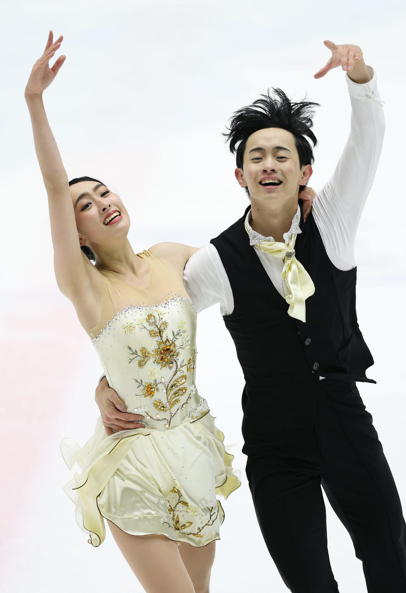 フリーダンスで演技する櫛田（左）、島田組（撮影・前田充）