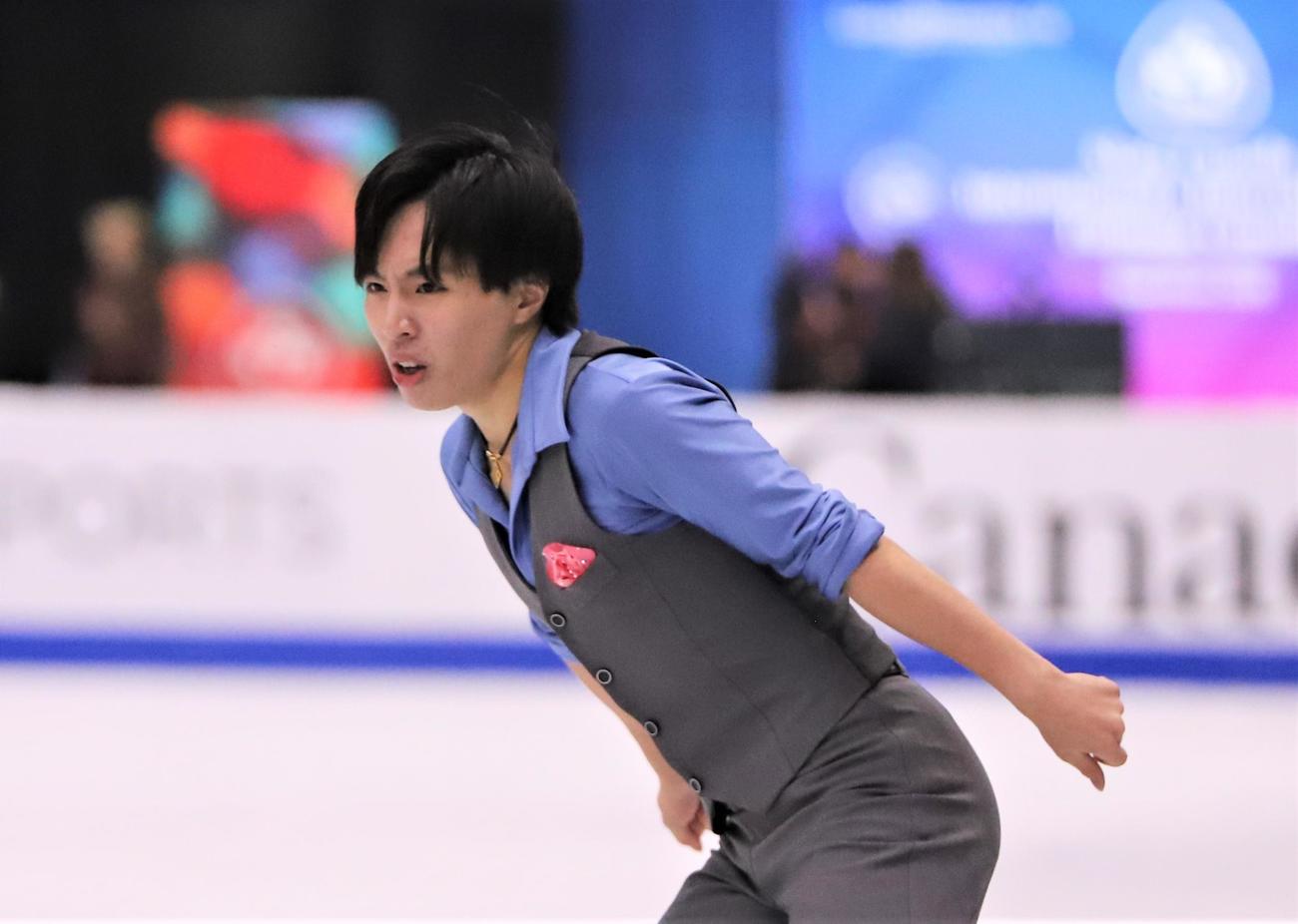 GPシリーズ第3戦スケートカナダ　男子フリーで演技を披露する三浦（撮影・藤塚大輔）