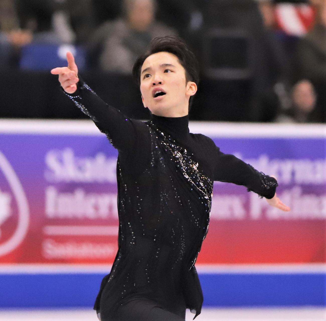 GPシリーズ第3戦スケートカナダ　男子フリーで演技を披露する友野（撮影・藤塚大輔）