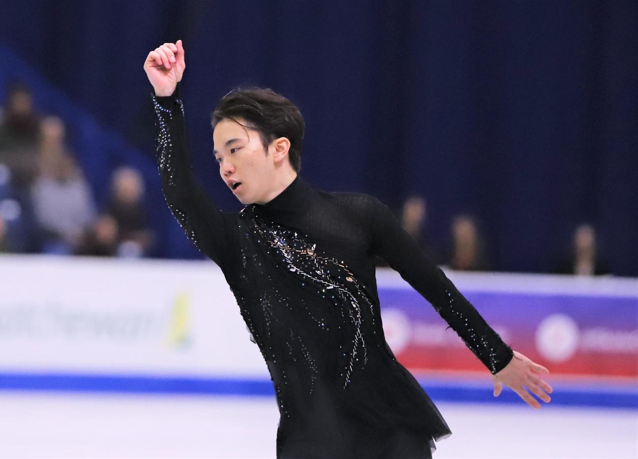 GPシリーズ第3戦スケートカナダ　男子フリーで演技を披露する友野（撮影・藤塚大輔）