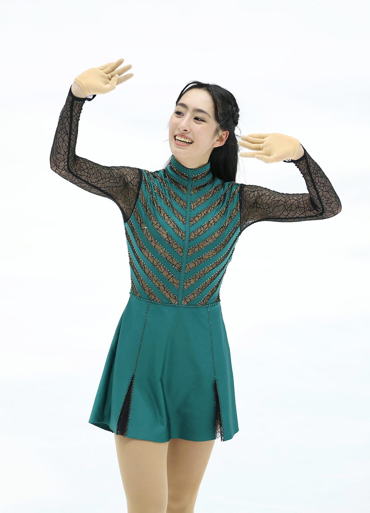 ジュニア女子フリーの演技を終え、声援に応える櫛田（撮影・前田充）