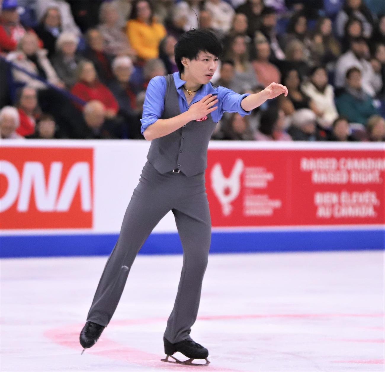 GPシリーズ第3戦スケートカナダ　男子フリーで演技を披露する三浦（撮影・藤塚大輔）