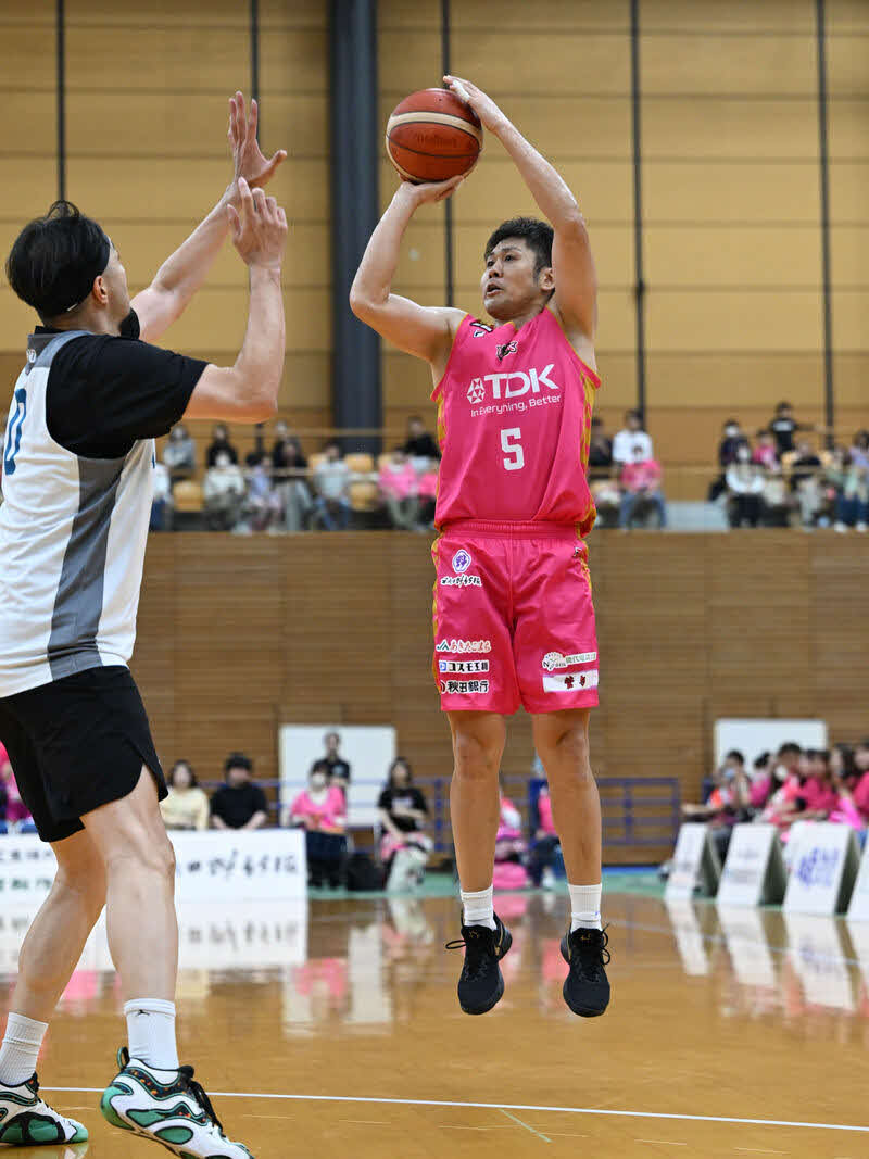 2日の滋賀戦で負傷し、右膝前十字靱帯（じんたい）損傷、および外側半月板損傷と診断された秋田・田口成浩