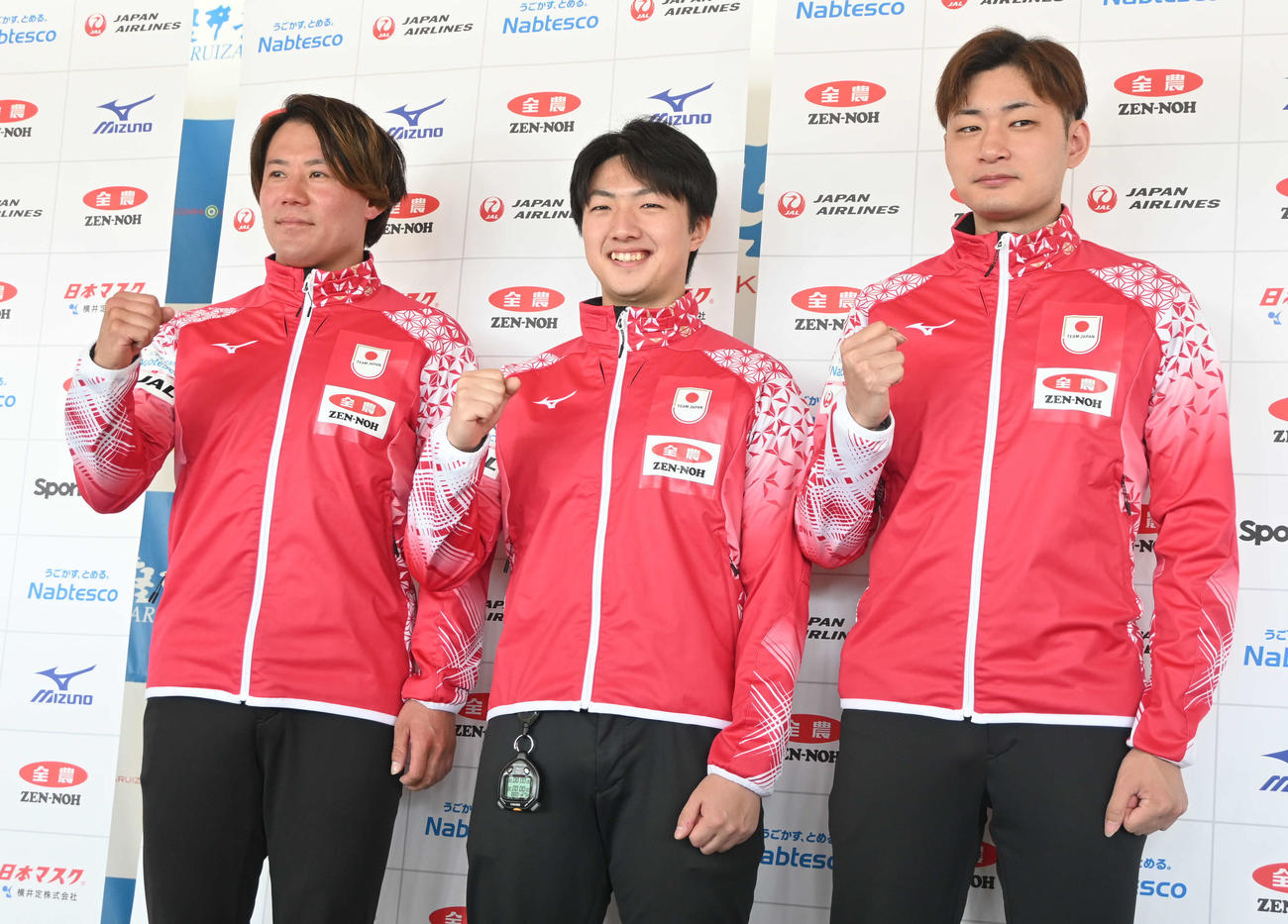 カーリング男子日本代表SC軽井沢クの左から小泉、山本、柳沢（撮影・飯岡大暉）