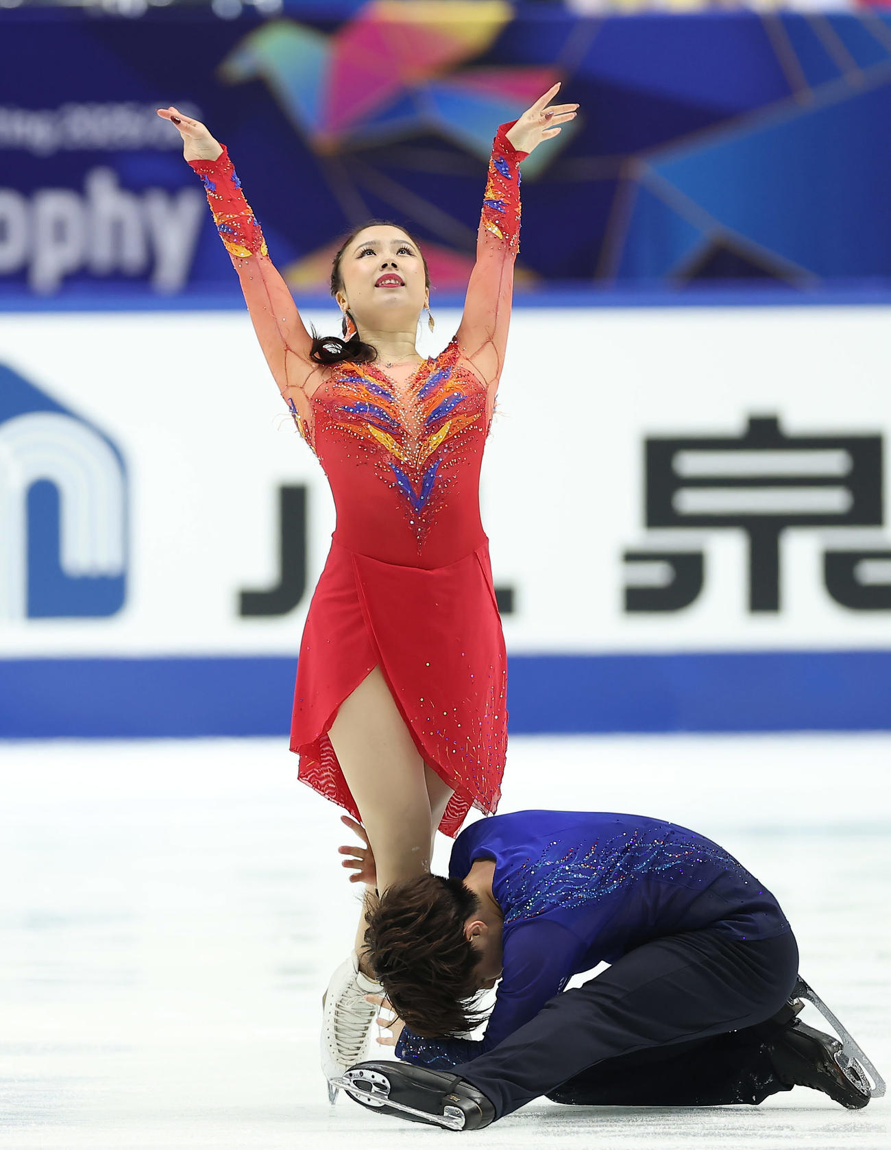 フリーダンスで演技する吉田（左）、森田組（撮影・前田充）