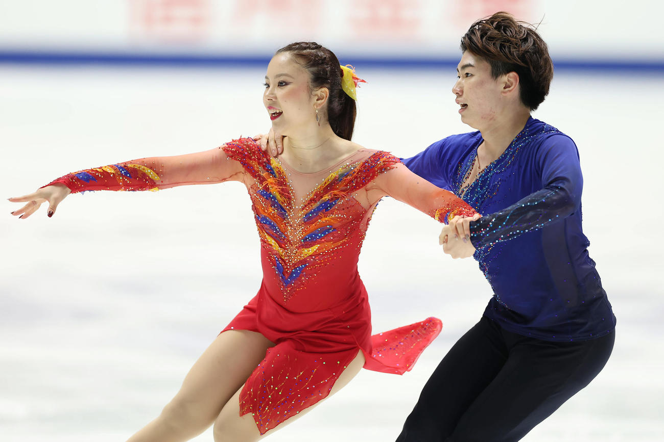 フリーダンスで演技する吉田（左）、森田組（撮影・前田充）