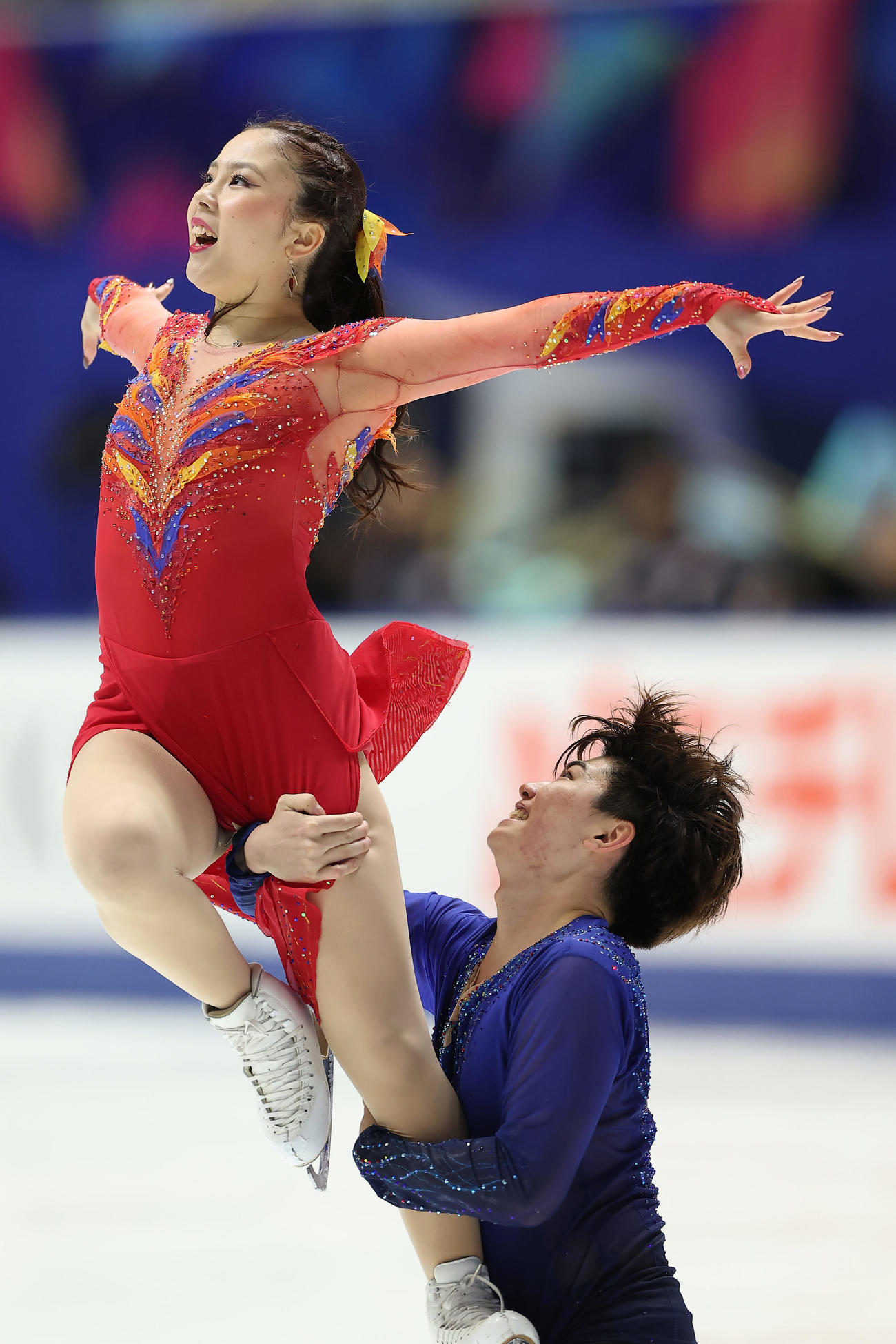 フリーダンスで演技する吉田（左）、森田組（撮影・前田充）