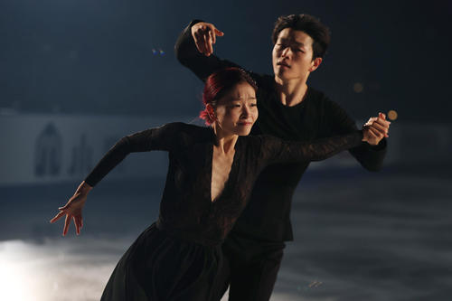 エキシビションで演技するマイア・シブタニ（左）、アレックス・シブタニ組（撮影・前田充）