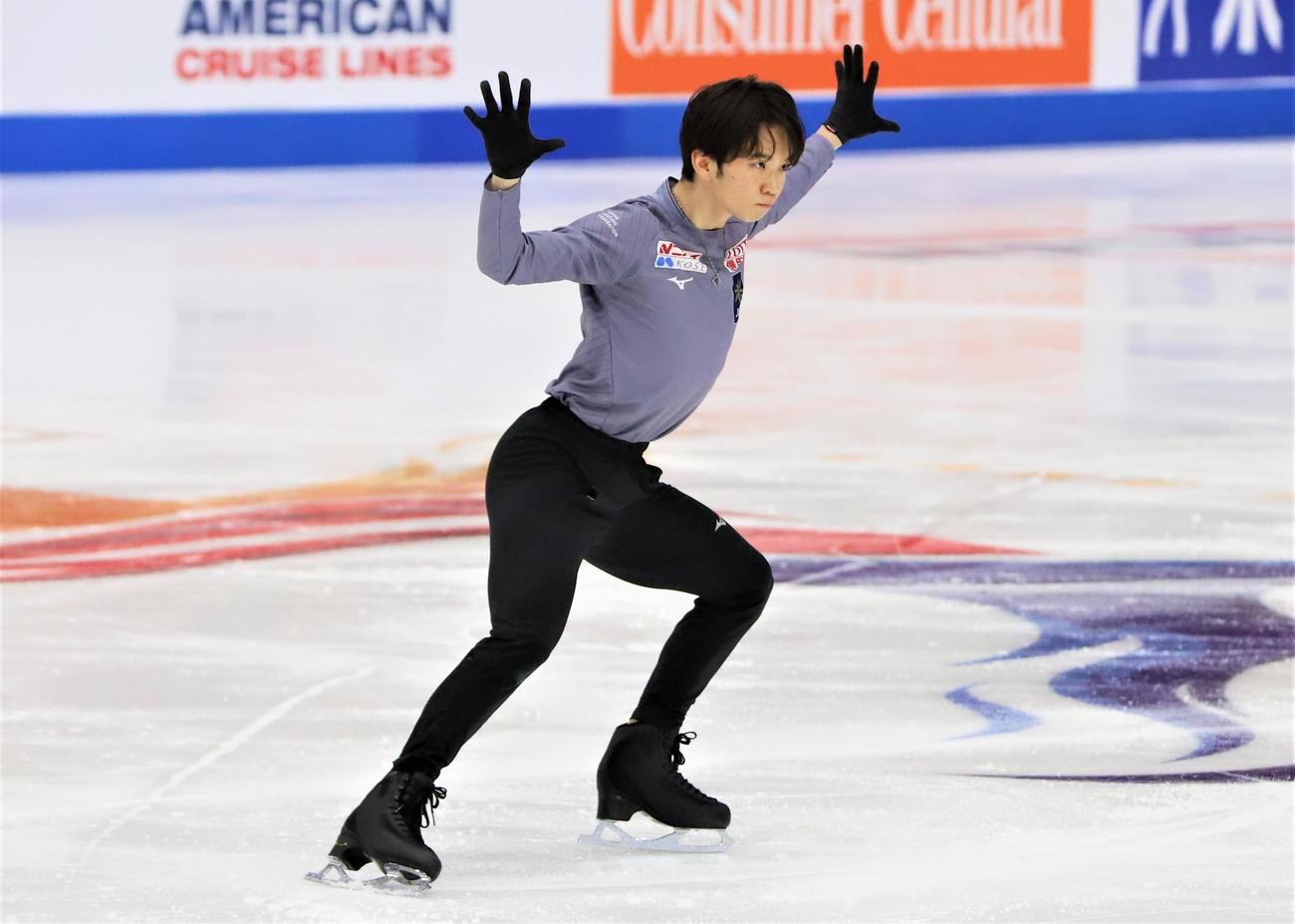 GPシリーズ・スケートアメリカ　開幕前日の公式練習で調整する友野（撮影・藤塚大輔）