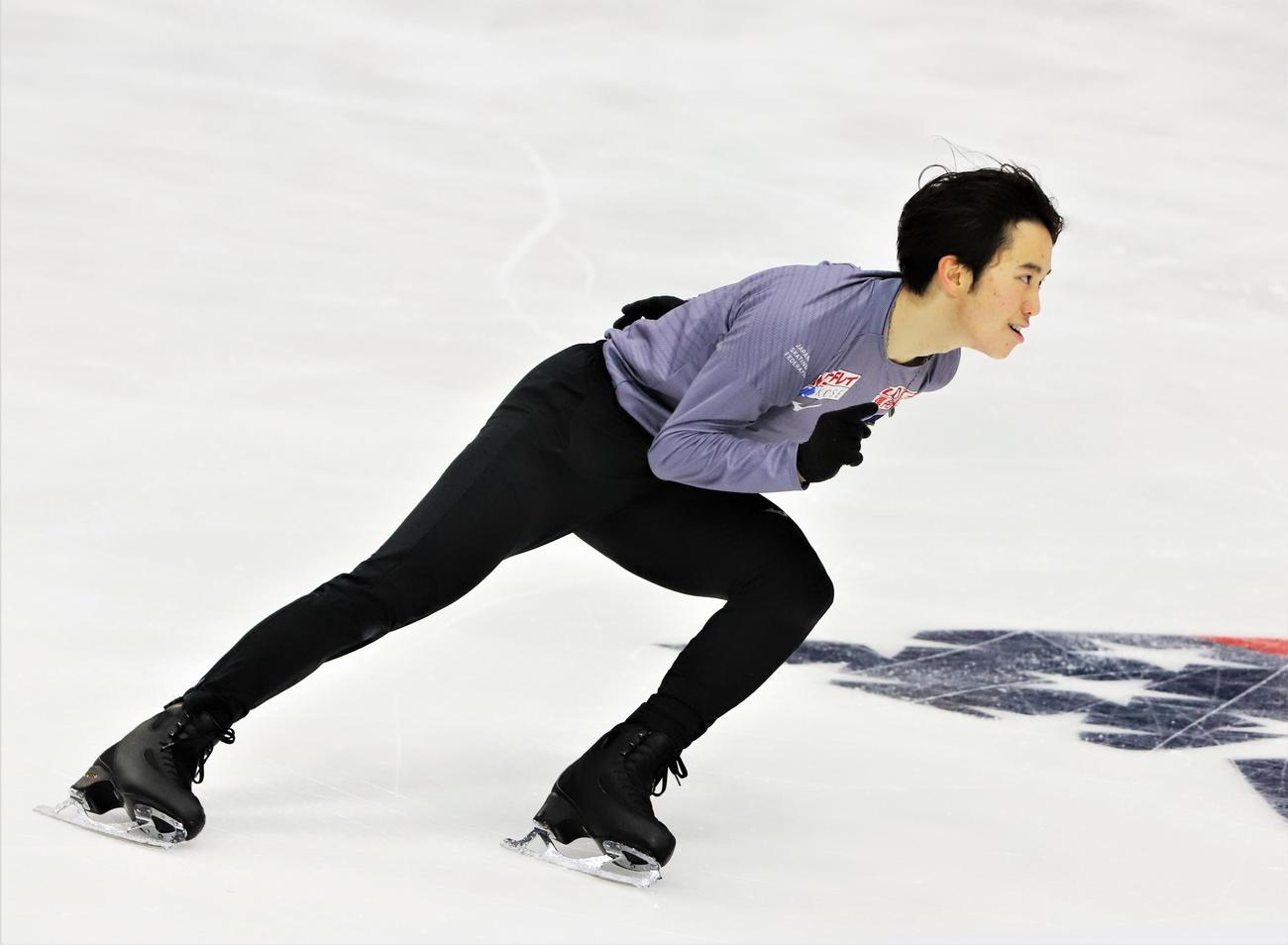 GPシリーズ・スケートアメリカ　開幕前日の公式練習で調整する友野（撮影・藤塚大輔）