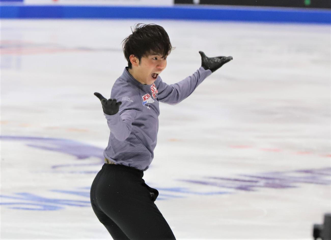 GPシリーズ・スケートアメリカ　開幕前日の公式練習で調整する友野（撮影・藤塚大輔）