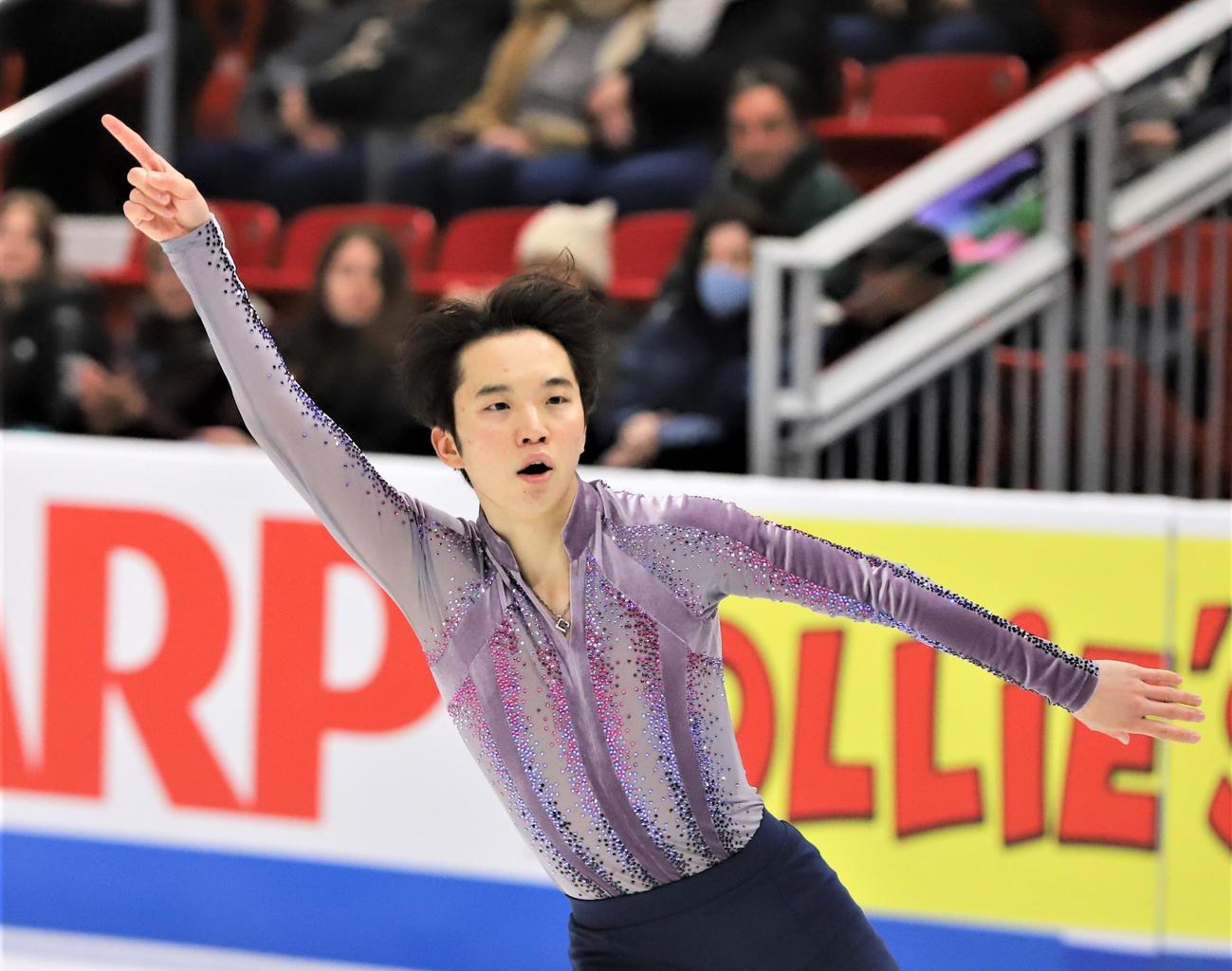 GPシリーズ・スケートアメリカ　男子SPで演技を披露する友野（撮影・藤塚大輔）